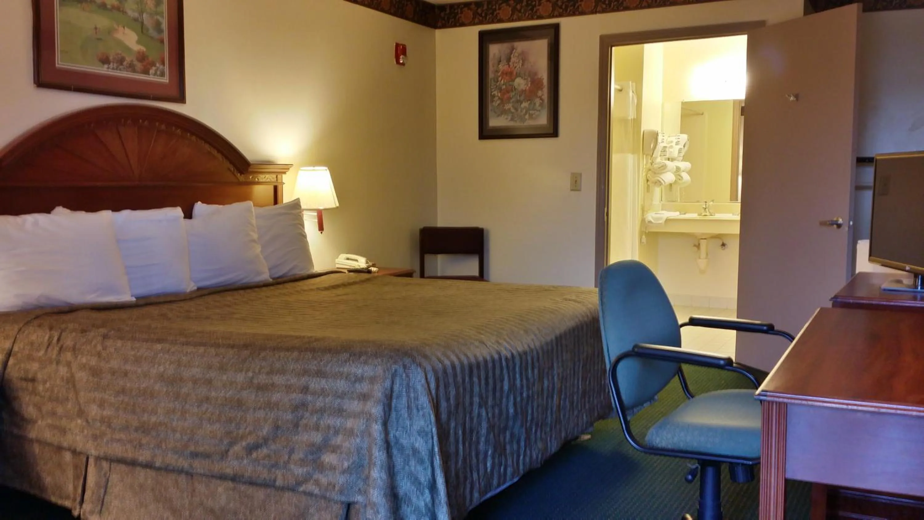 King Room - Non-Smoking in Heritage Inn Augusta