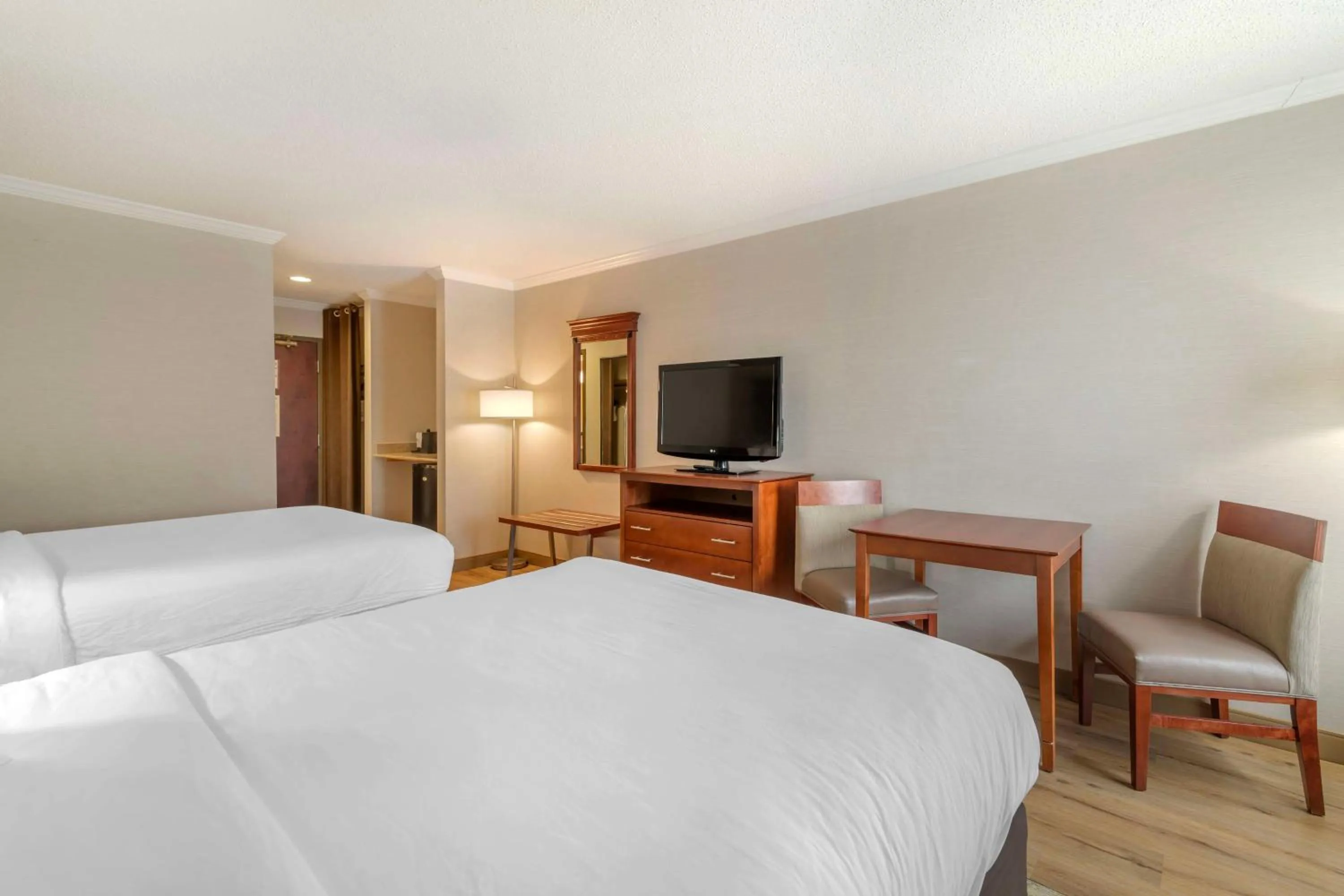 Queen Suite with Two Queen Beds and Sofa-Bed - Non-Smoking in Best Western Liverpool-Syracuse Inn & Suites