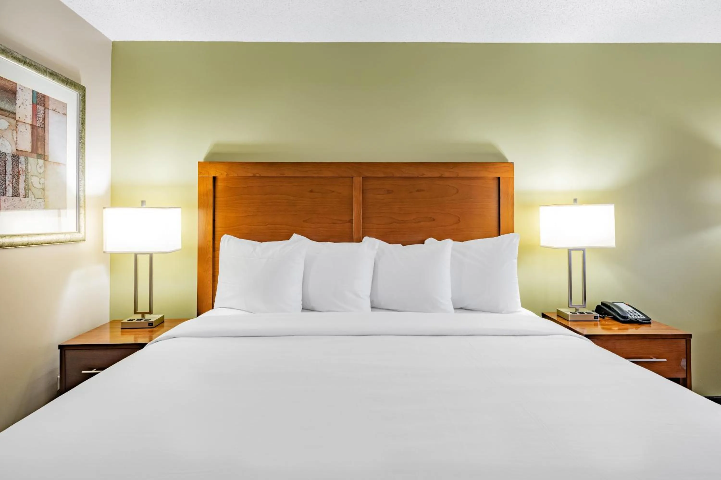 King Room - Non-Smoking in Baymont by Wyndham Gurnee