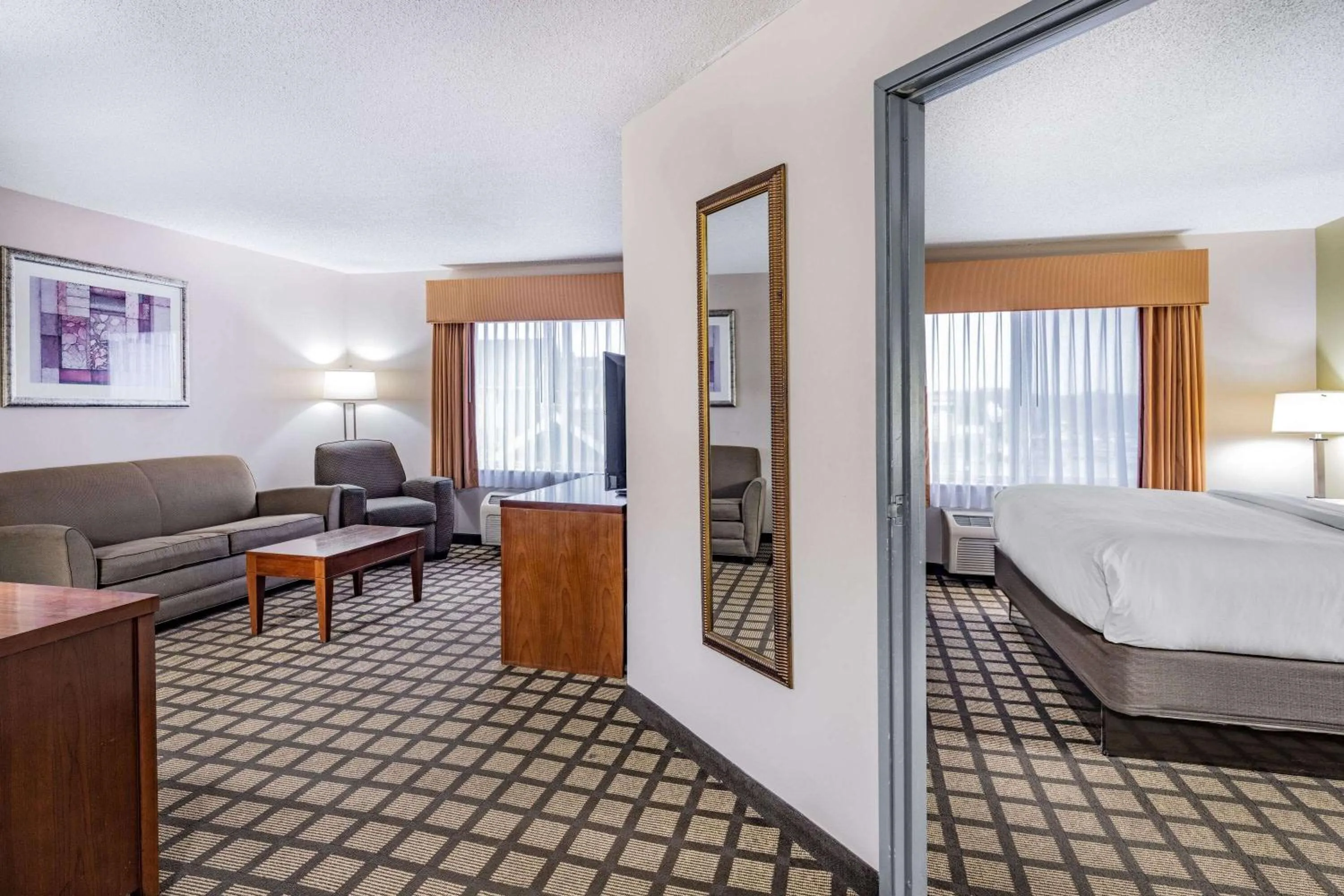 One-Bedroom Deluxe Suite - Non-Smoking in Baymont by Wyndham Gurnee