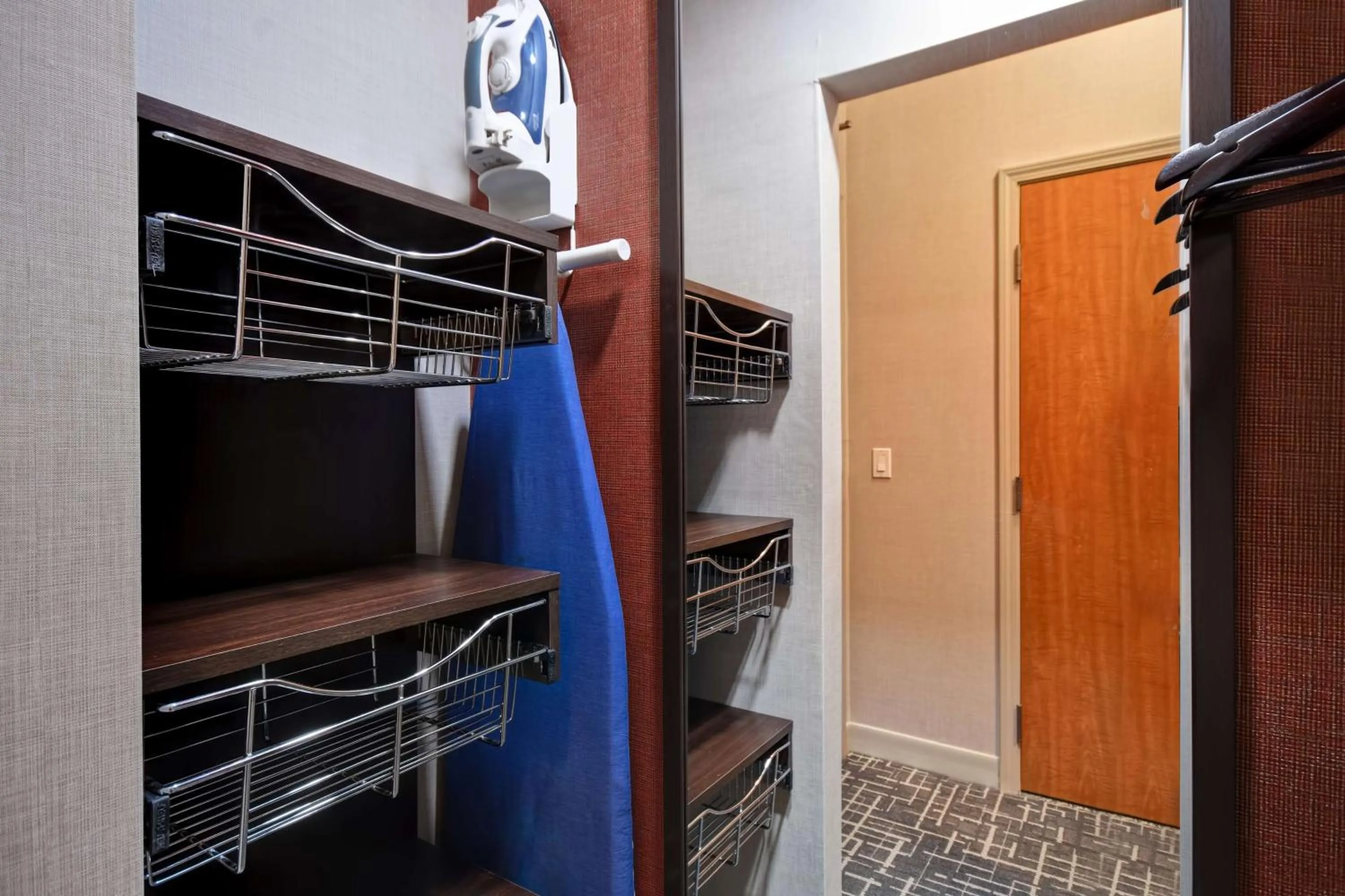 Premium King Room with Sofa Bed in Hilton Garden Inn Twin Falls