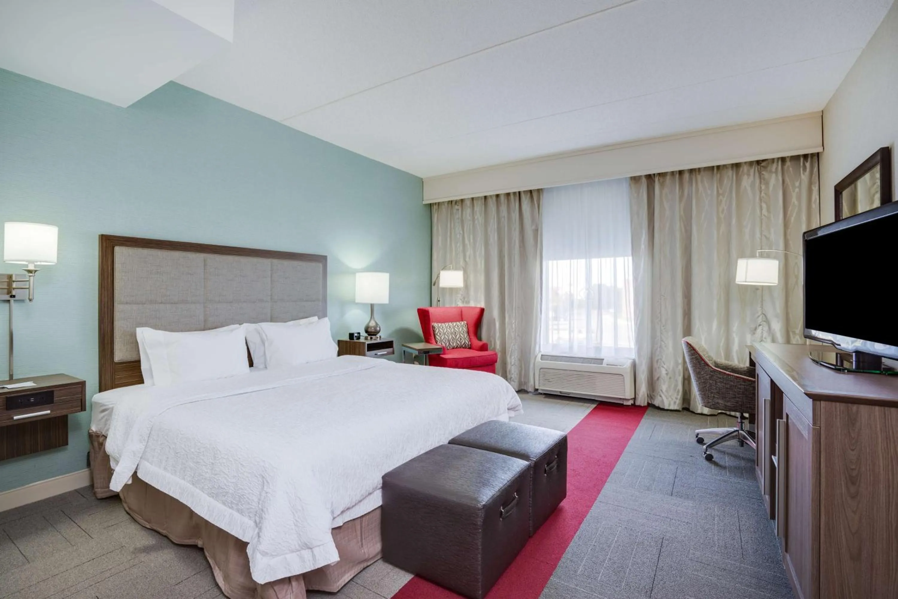 King Room with King Bed - Non-Smoking in Hampton Inn Middletown