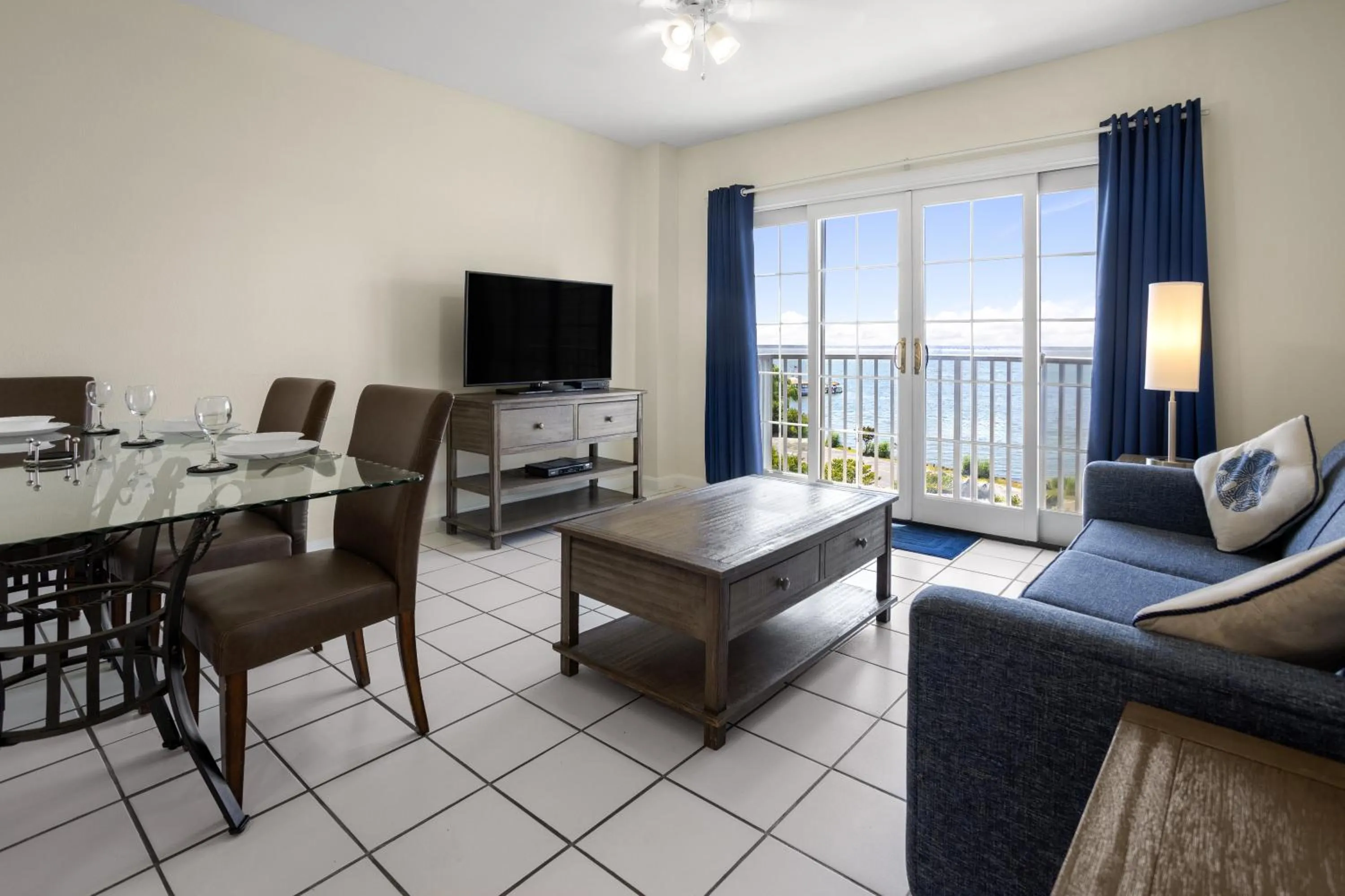 One-Bedroom Queen Room with Sofa Bed in Coconut Malorie Resort Ocean City, Ascend Collection Hotel