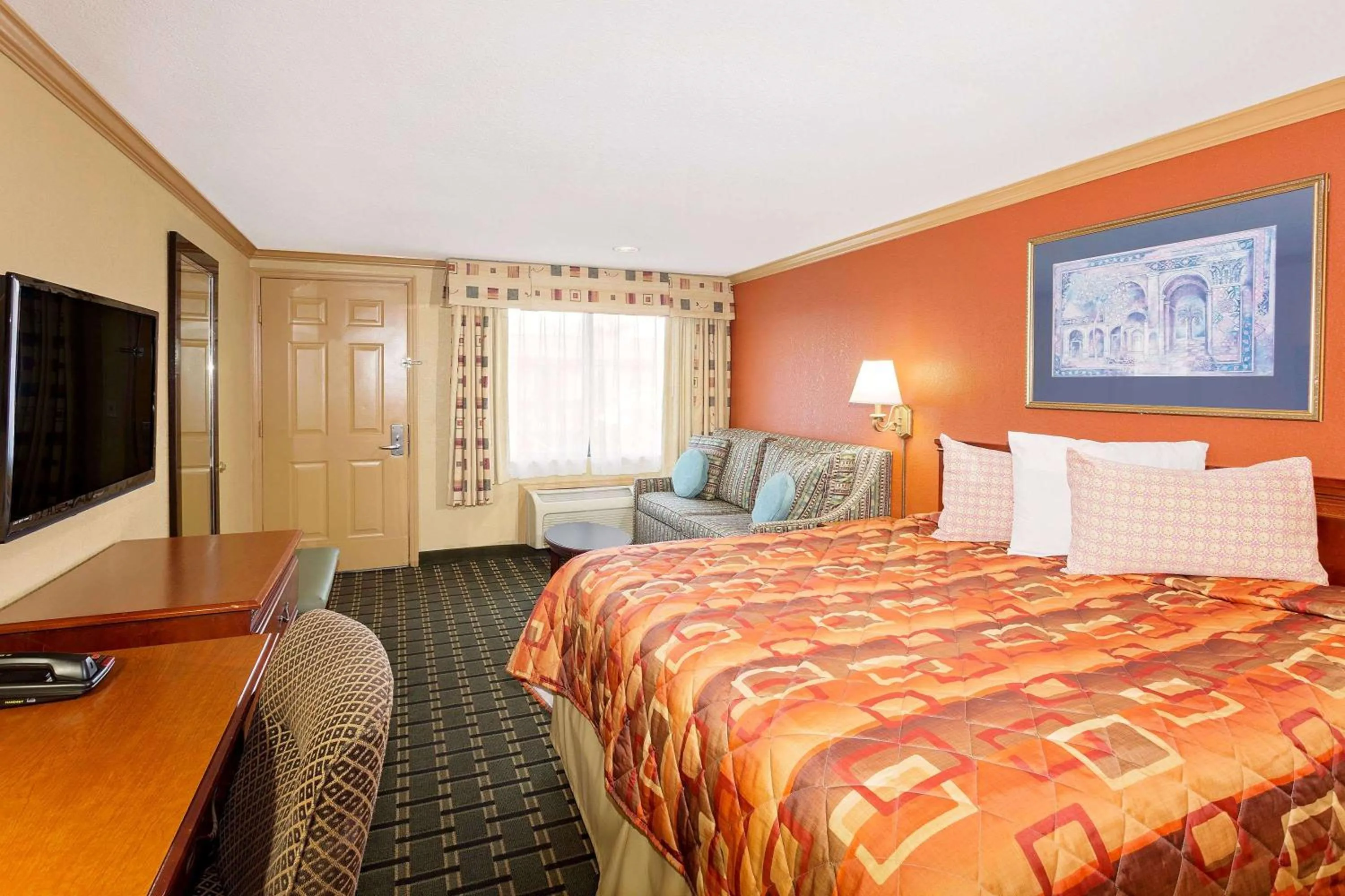 King Room - single occupancy - Disability Access/Non-Smoking in Knights Inn Port Charlotte