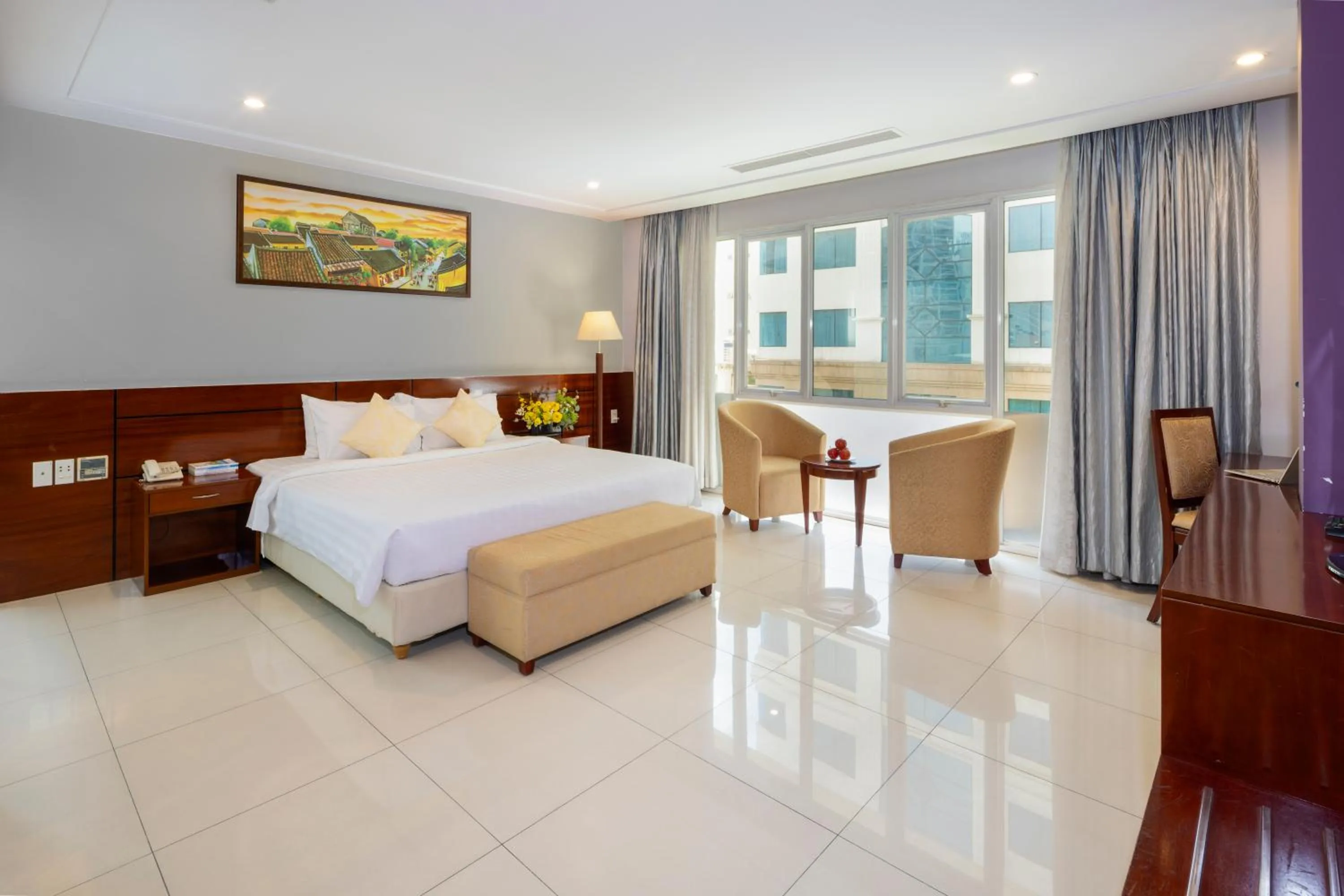 Suite with City View in White Lotus Hotel Saigon
