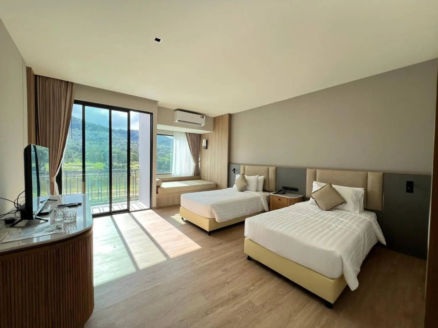 Deluxe Twin Room in Gassan Khuntan Golf & Resort
