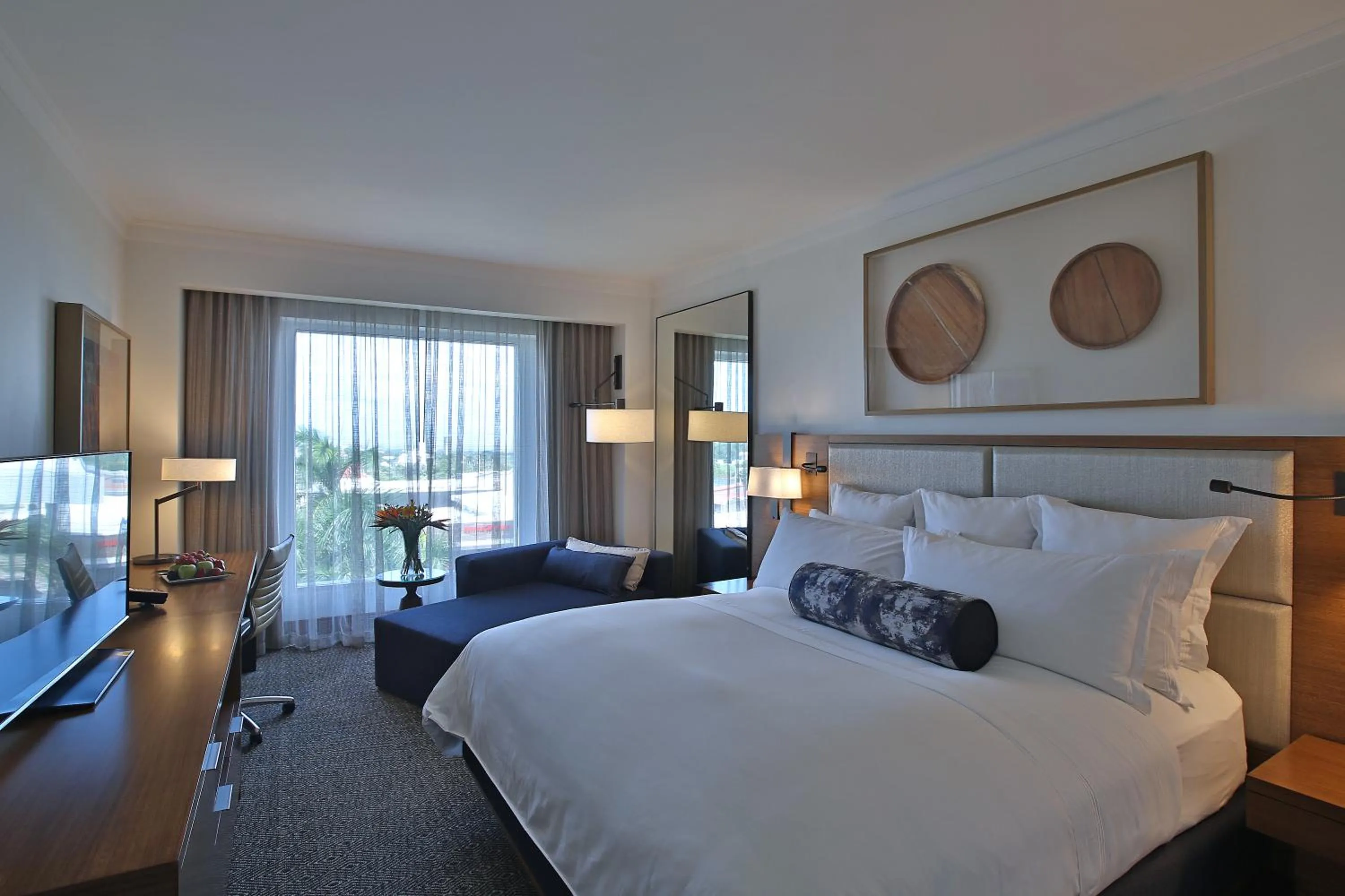 One-Bedroom King Suite with Lake View - single occupancy in Real Intercontinental Metrocentro Managua by IHG