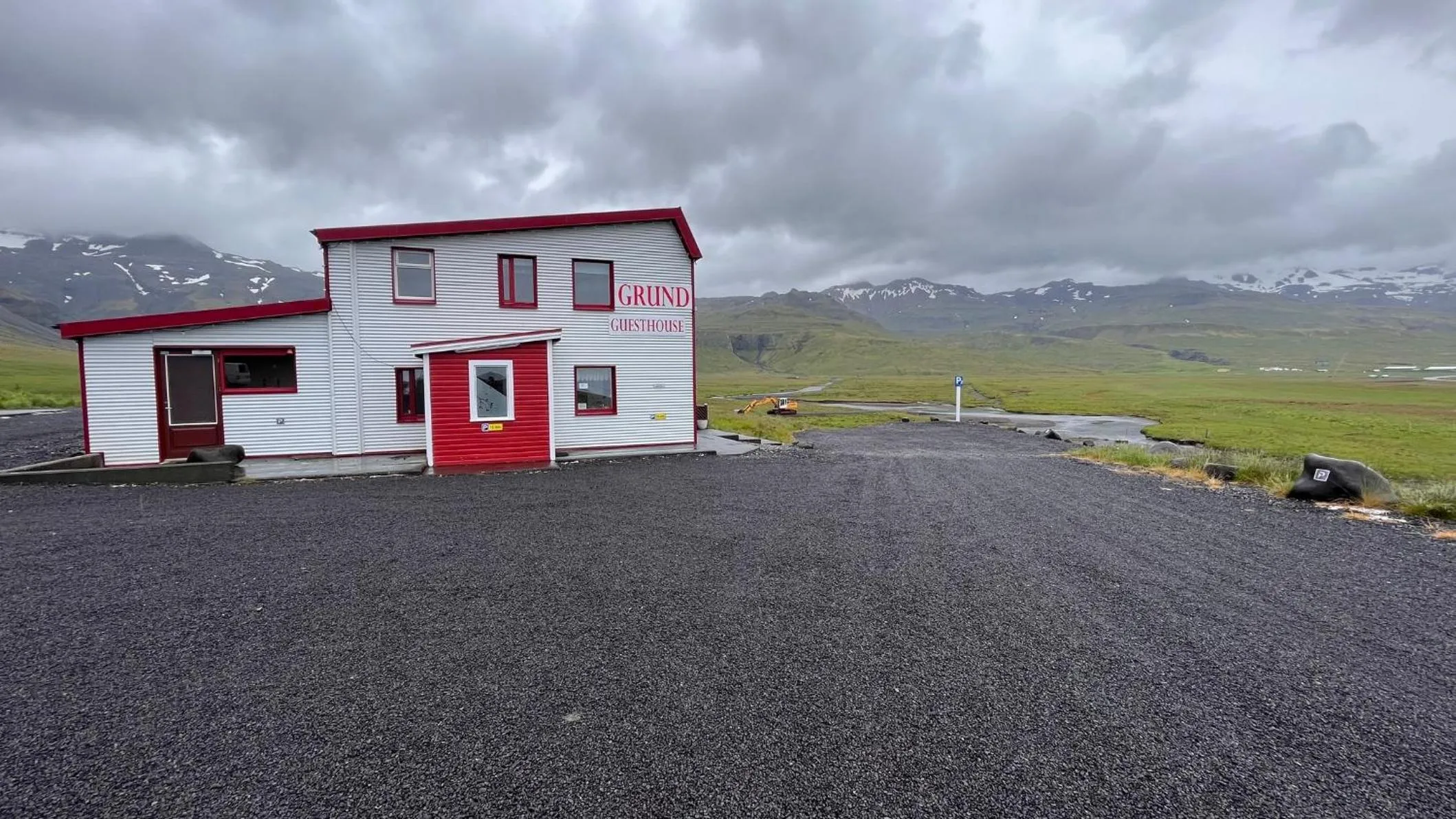 Economy Double or Twin Room with Shared Bathroom in Kirkjufell Guesthouse and Apartments