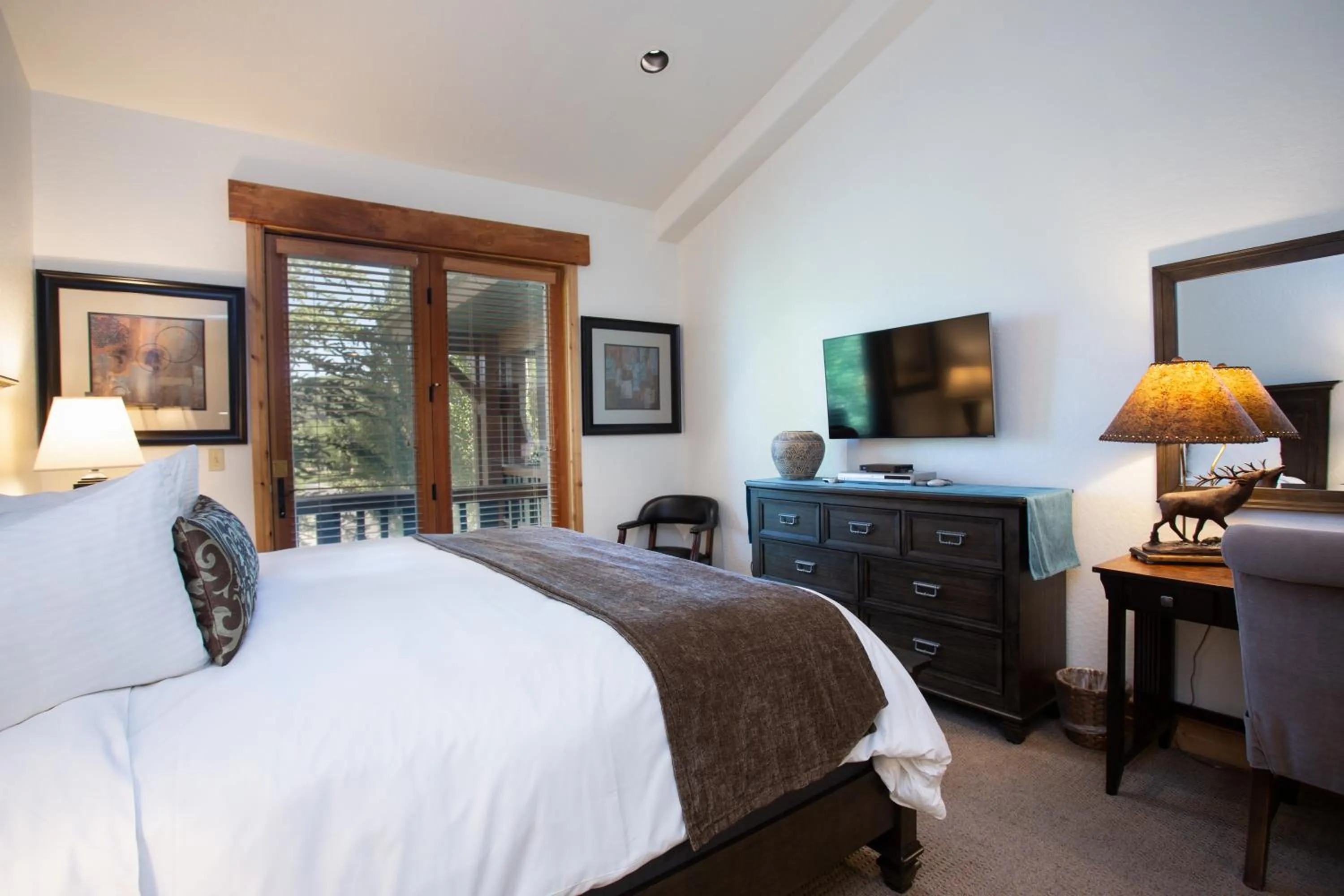 Standard Queen Room in Lodges at Deer Valley