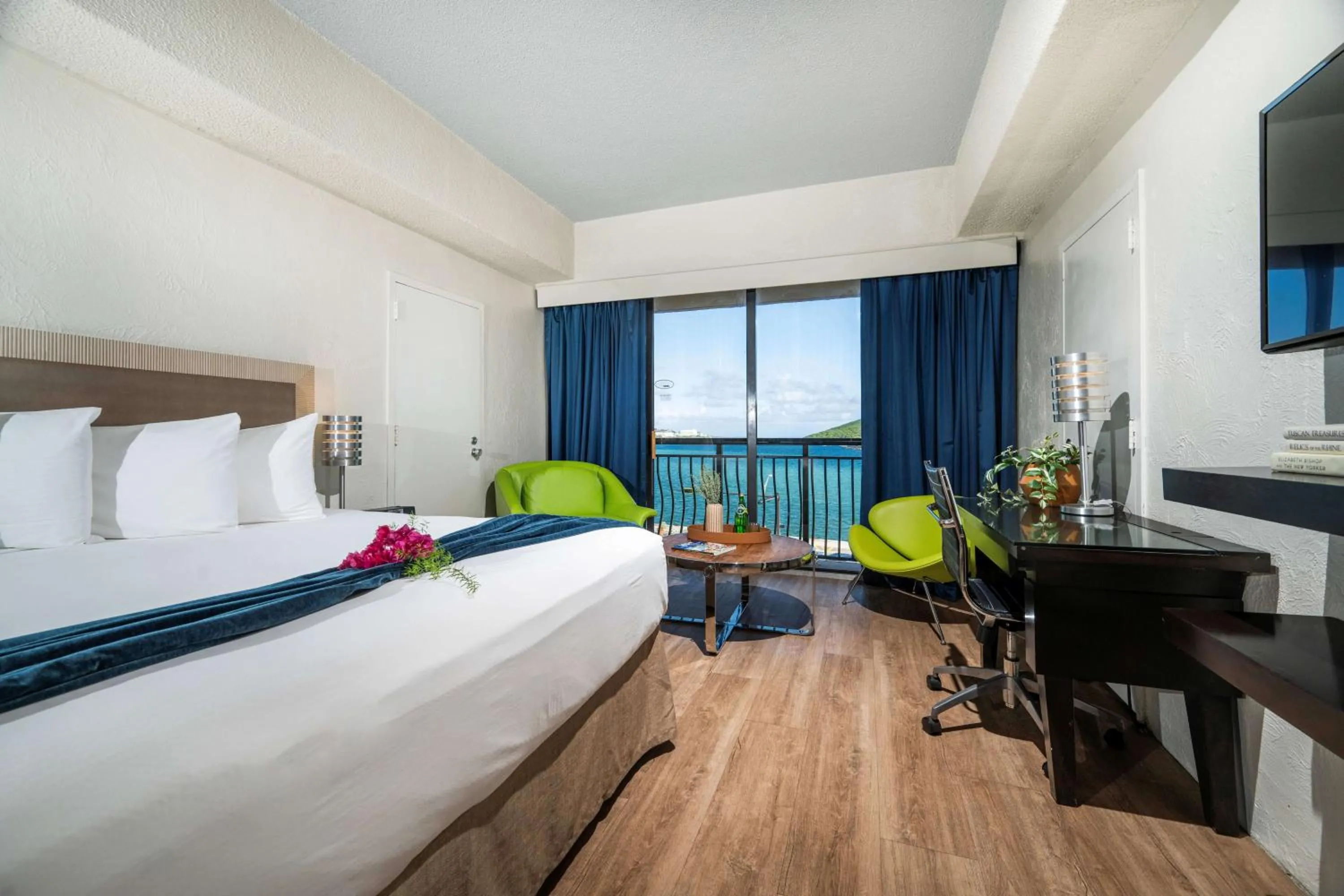 King Room with Ocean View in Windward Passage Hotel