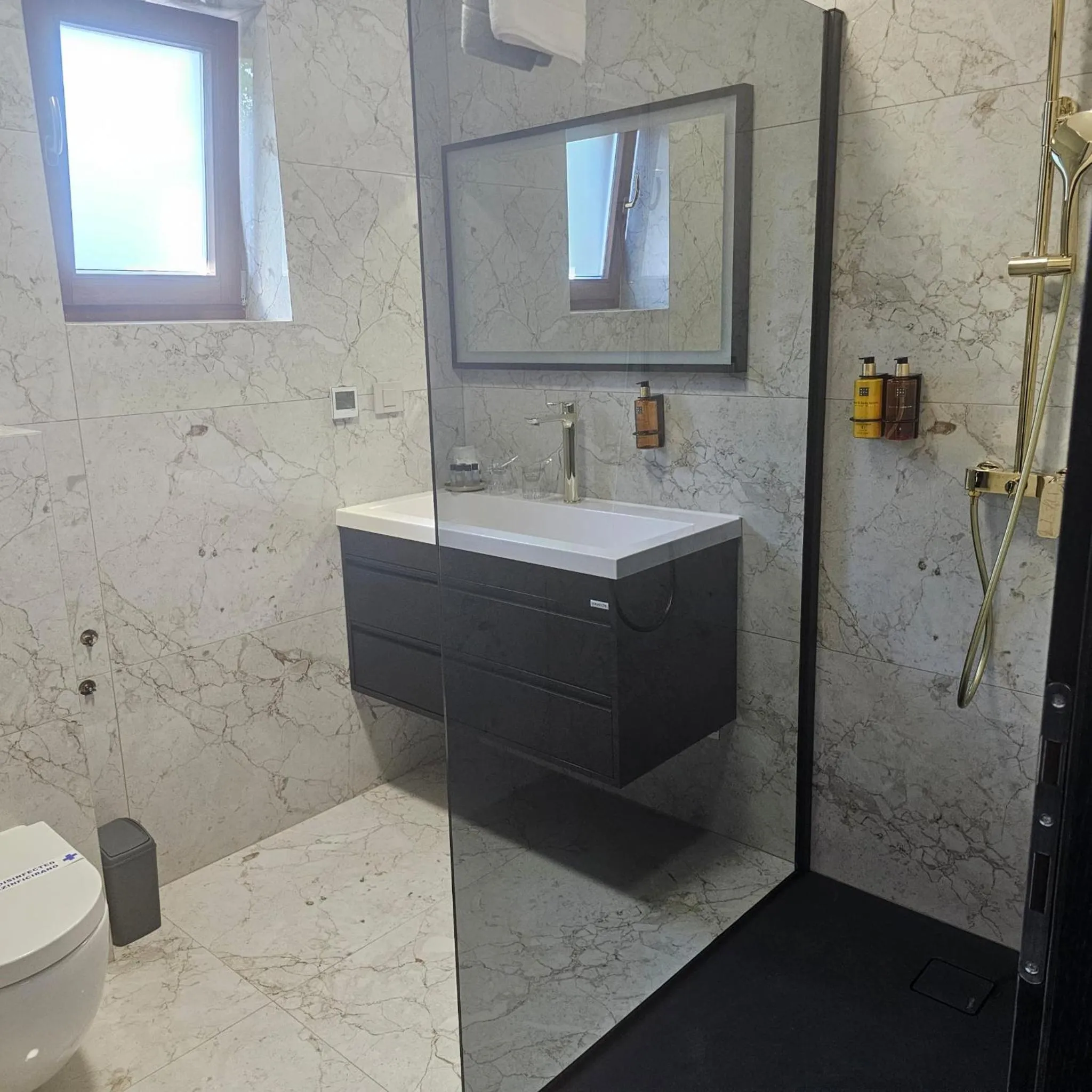 Studio Deluxe Kind Size Bed in Plitvice Falls Cottage - Luxury rooms & Dinner