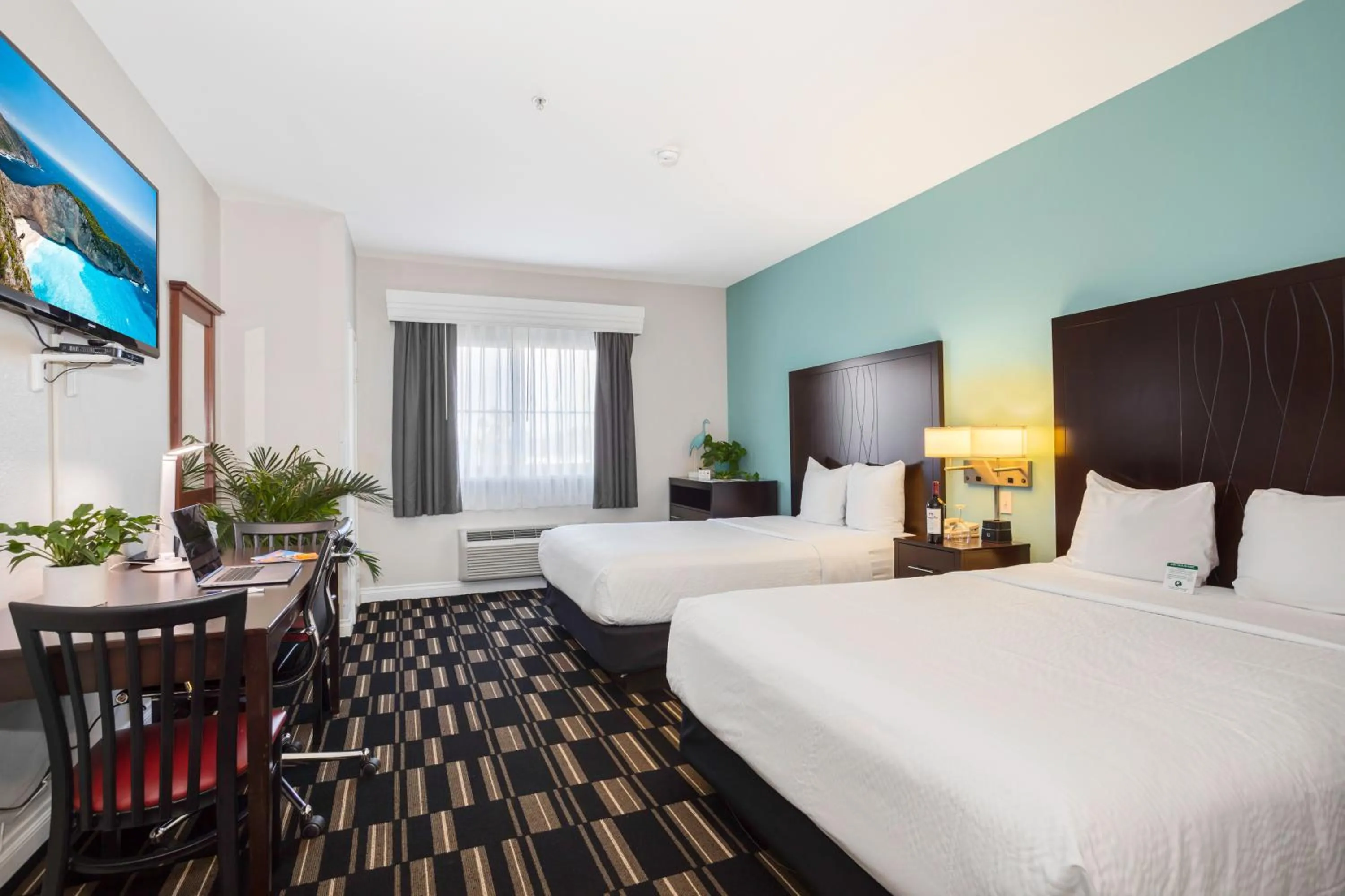 Standard Queen Room with Two Queen Beds in The Hotel Oceanside