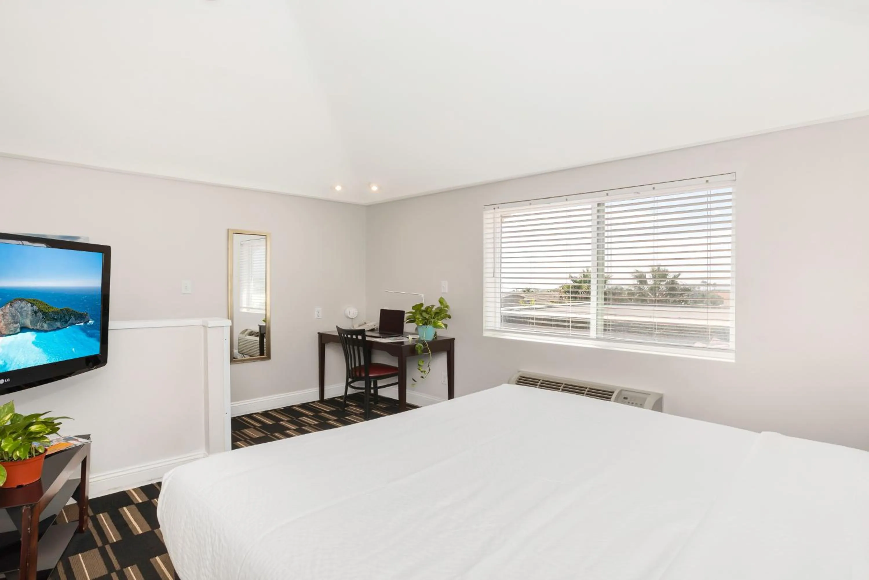 King Suite in The Hotel Oceanside