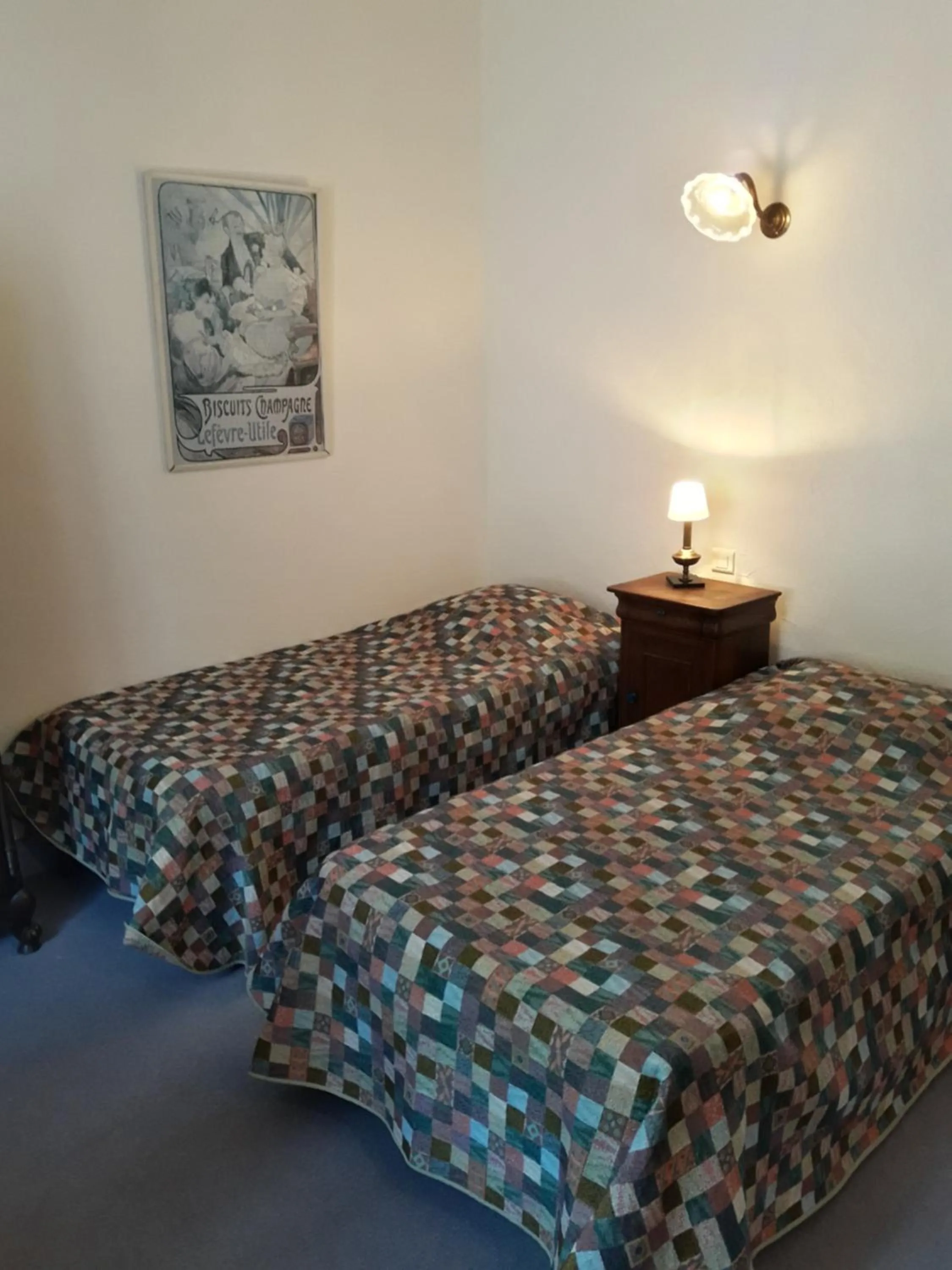 Single Room with Private External Bathroom in La Roseraie