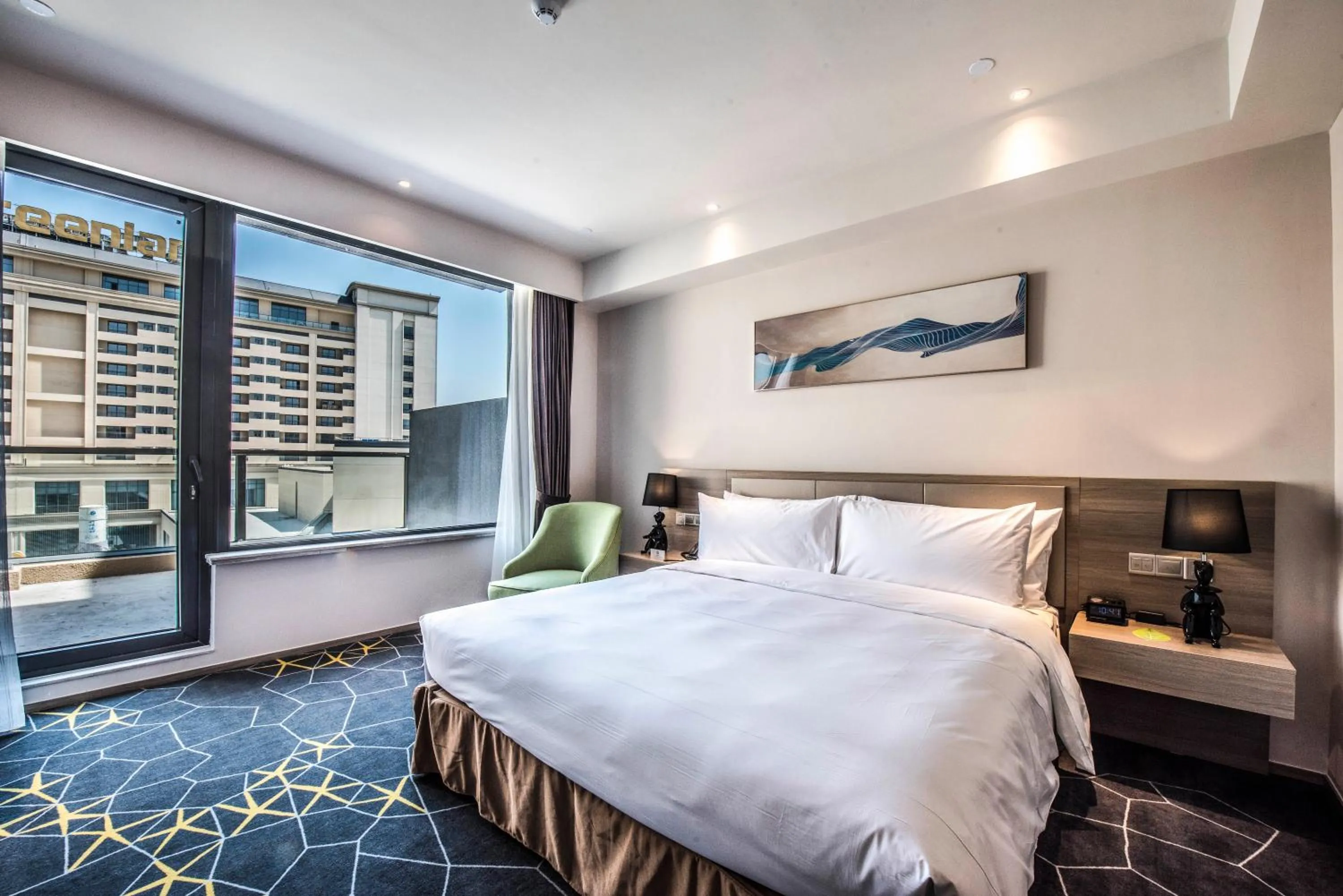 Superior Double Room in Q-Box Hotel Shanghai Sanjiagang