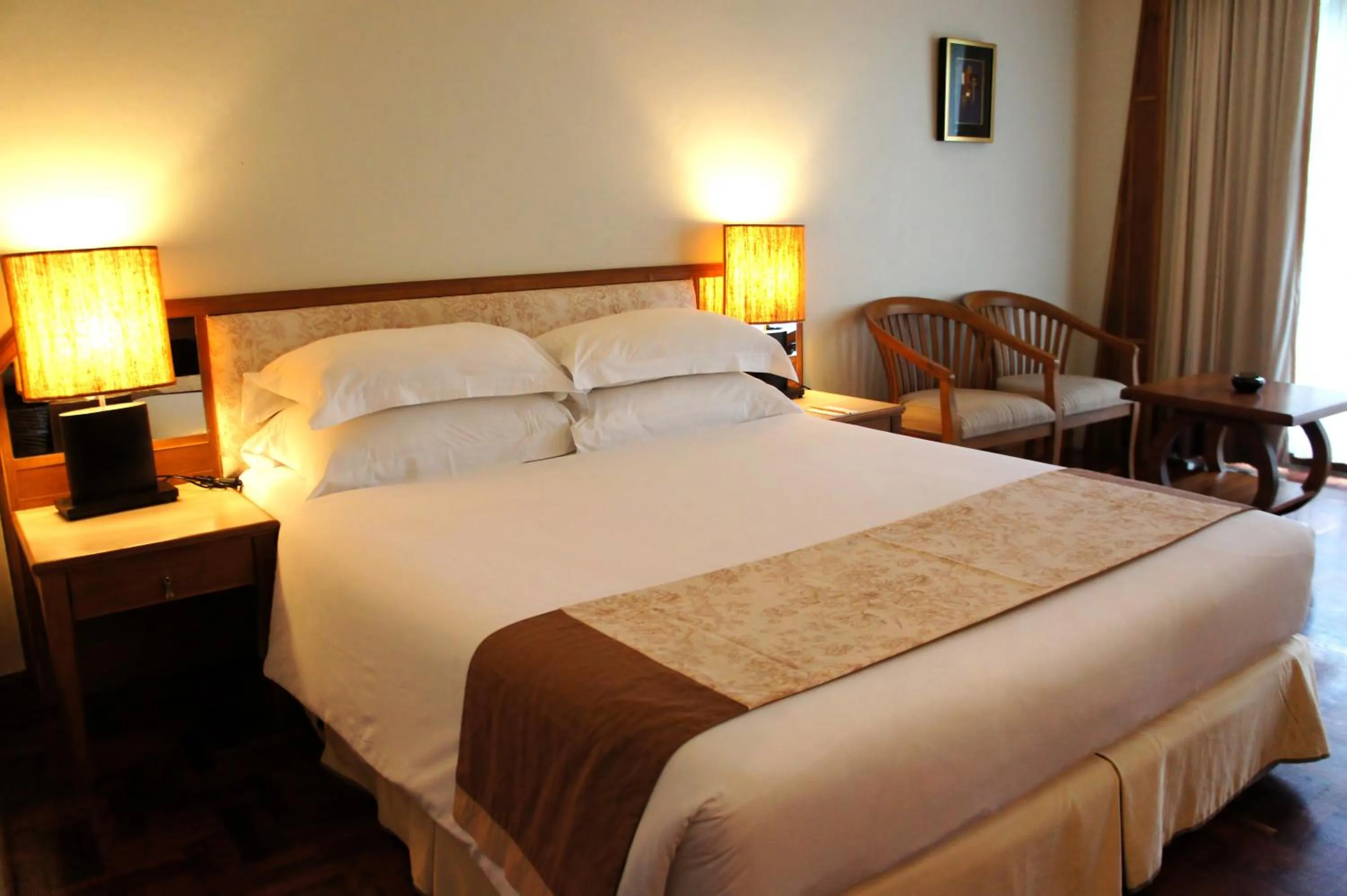 Contemporary Deluxe Double or Twin Room in Safari Beach Hotel Patong