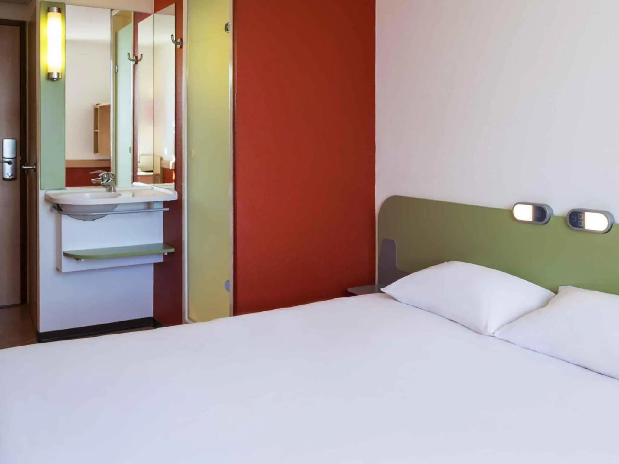 Standard Queen Room in Ibis Budget Lyon Centre - Gare Part Dieu