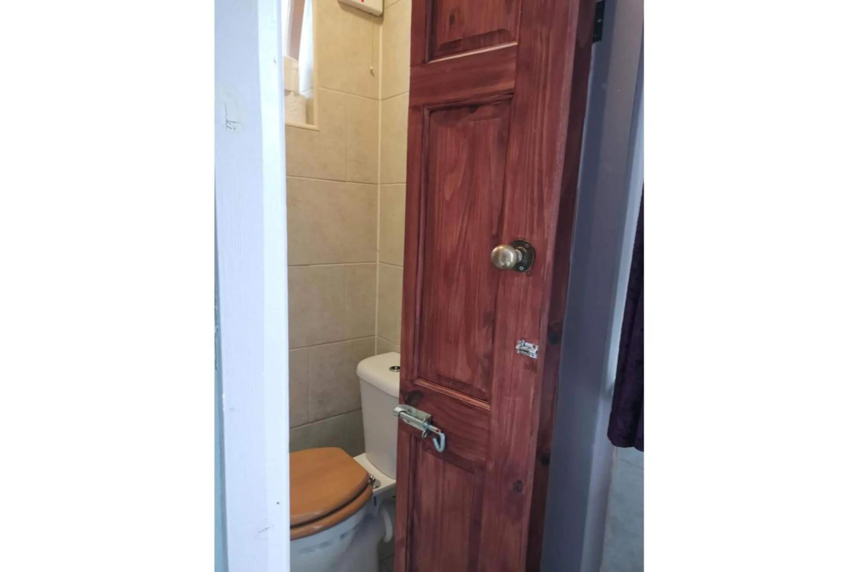 Standard Double Room in Swan Inn, Heathrow Airport