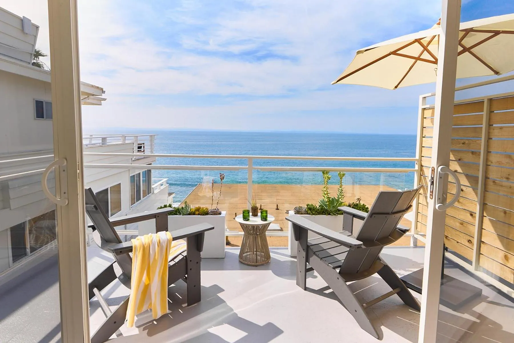 Deluxe King Room in Laguna Surf Lodge by SCP Hotels