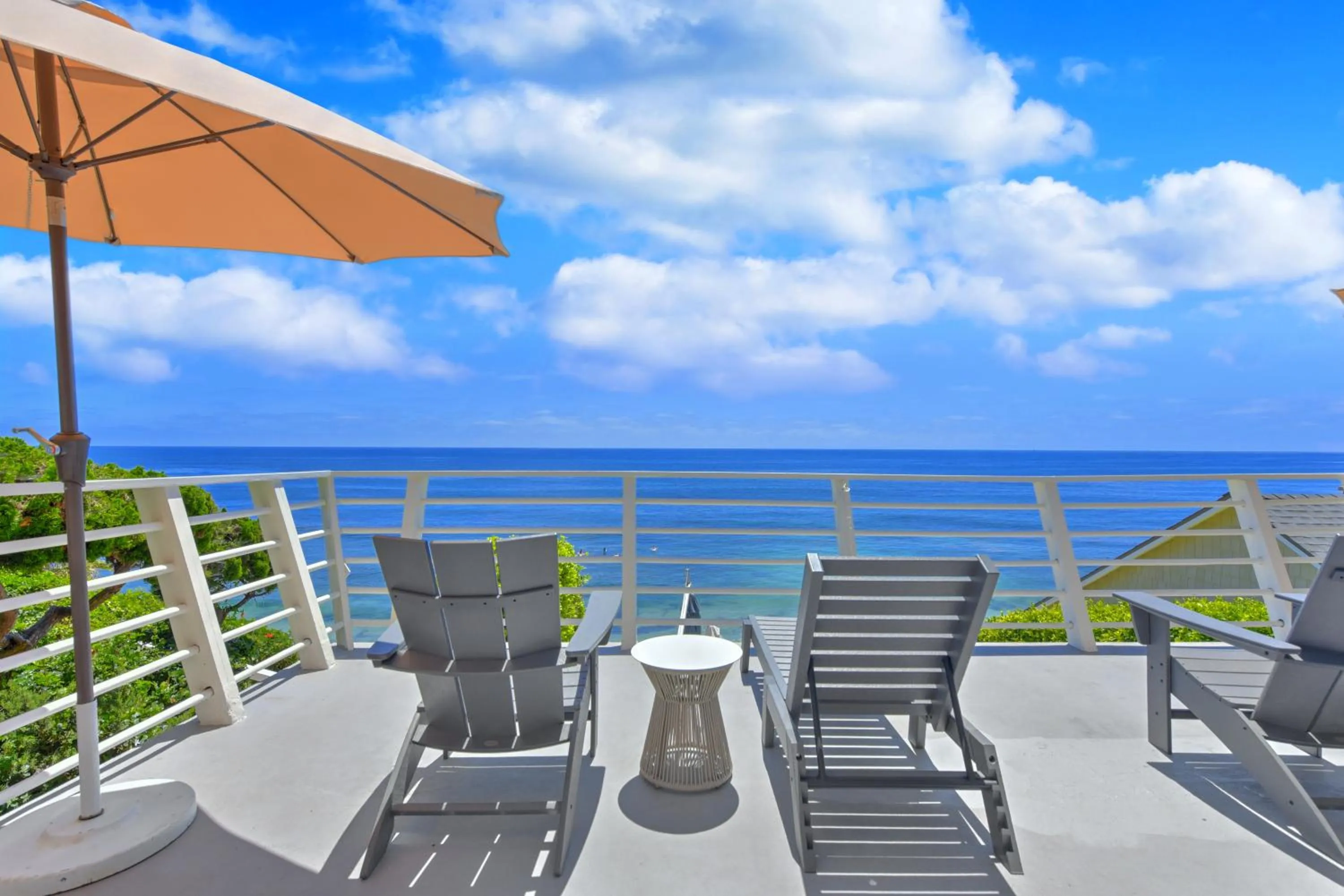 Premium King Ocean Front Balcony in Laguna Surf Lodge by SCP Hotels