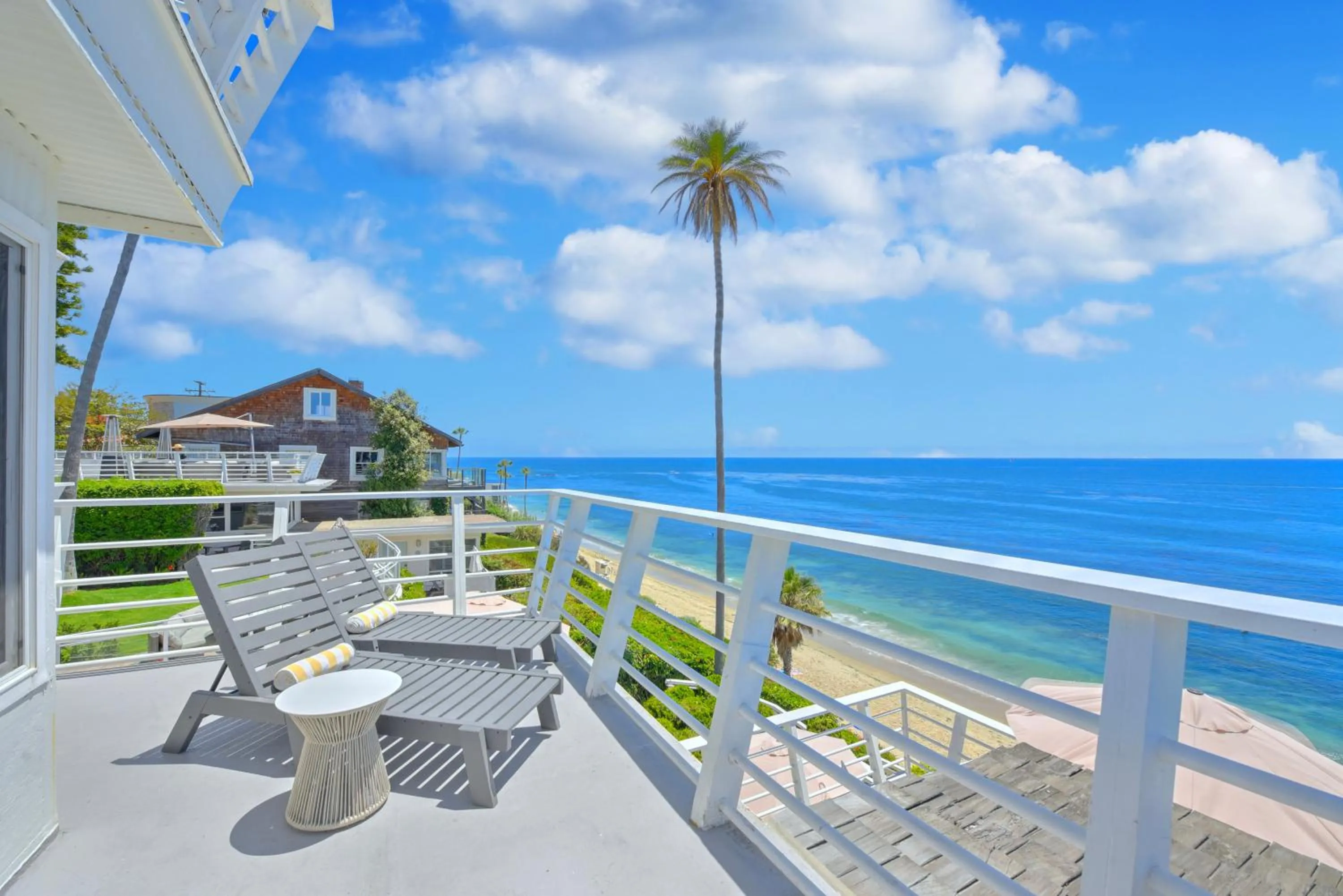 Premium One Bedroom Ocean Front Suite in Laguna Surf Lodge by SCP Hotels