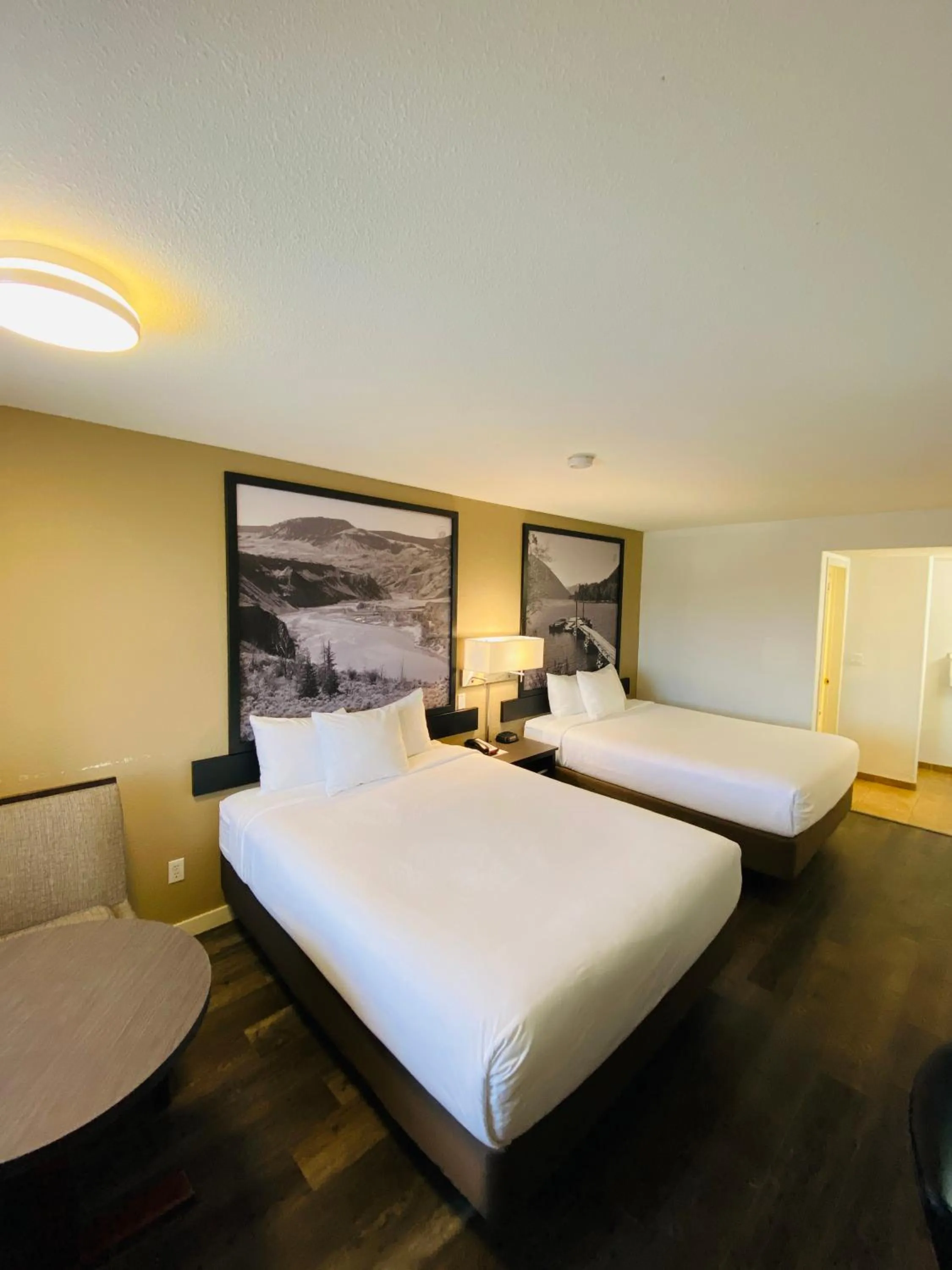 Deluxe Queen Studio with Two Queen Beds - Non-Smoking in Super 8 by Wyndham 100 Mile House