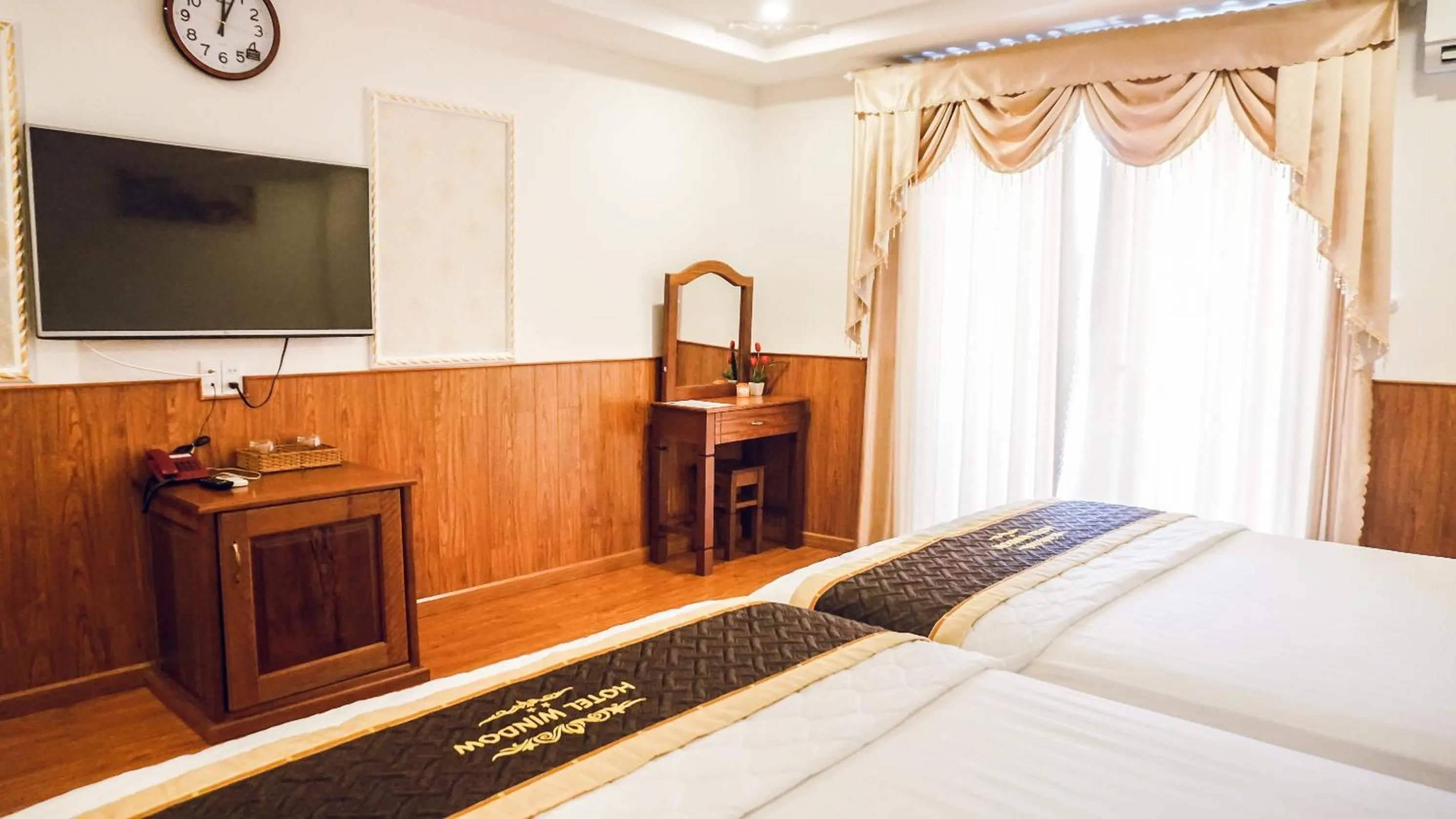 Superior Quadruple Room in Window 1 Hotel