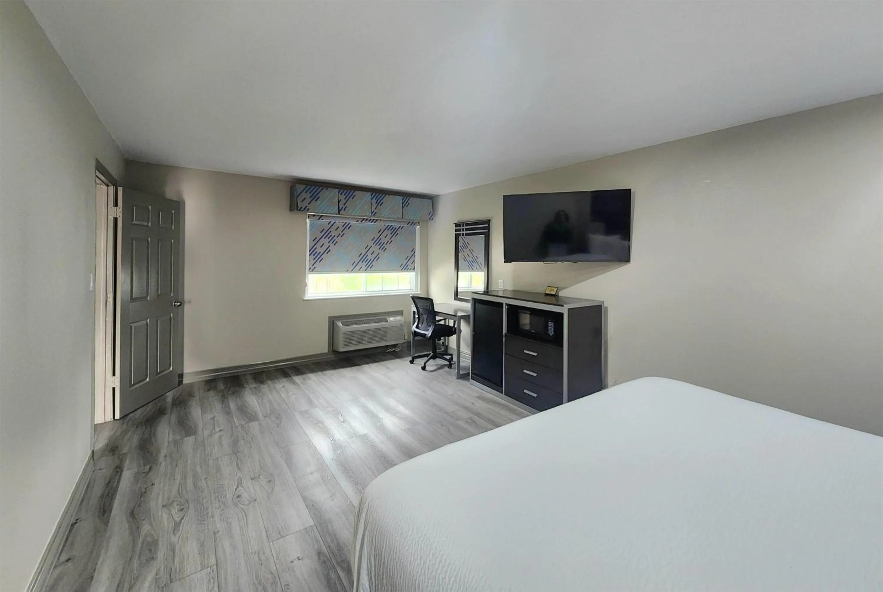 Queen Room - Smoking in Days Inn by Wyndham Baytown TX