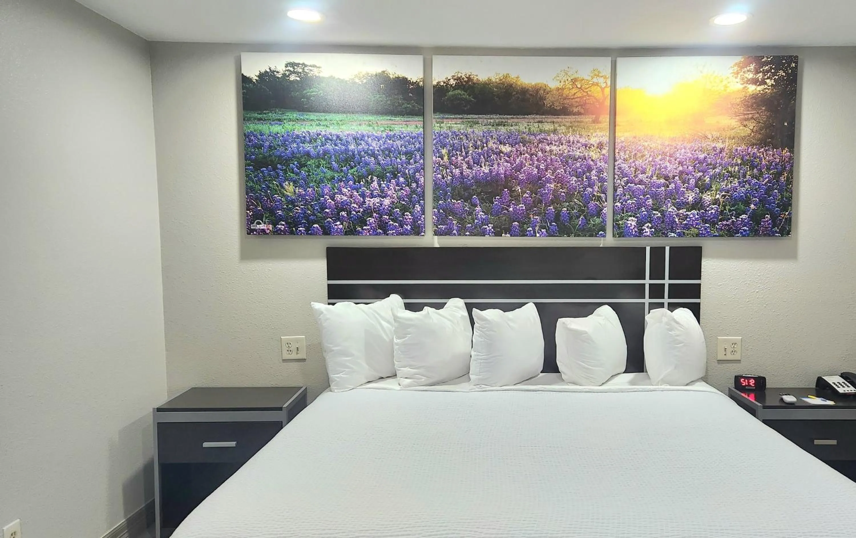 King Room - Accessible/Non-Smoking in Days Inn by Wyndham Baytown TX