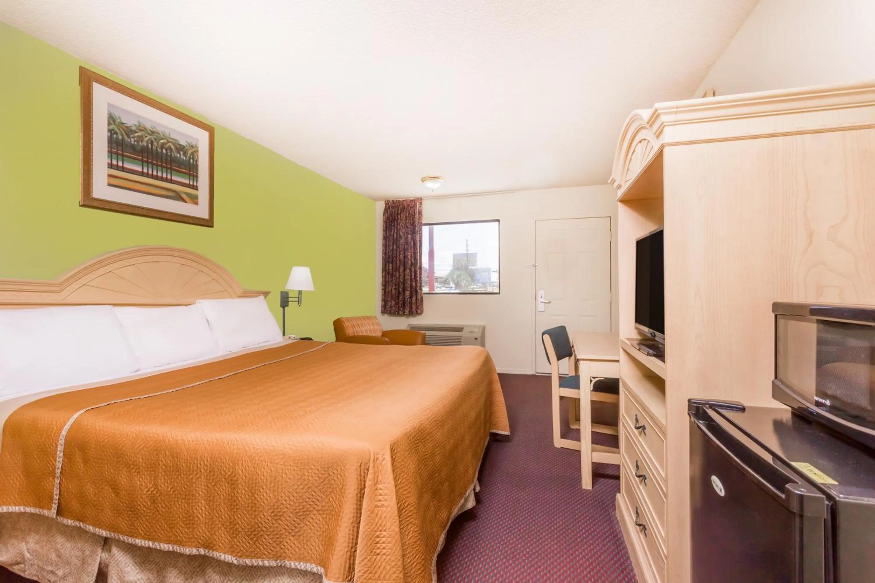 King Room -Smoking in Travelodge by Wyndham Cordele