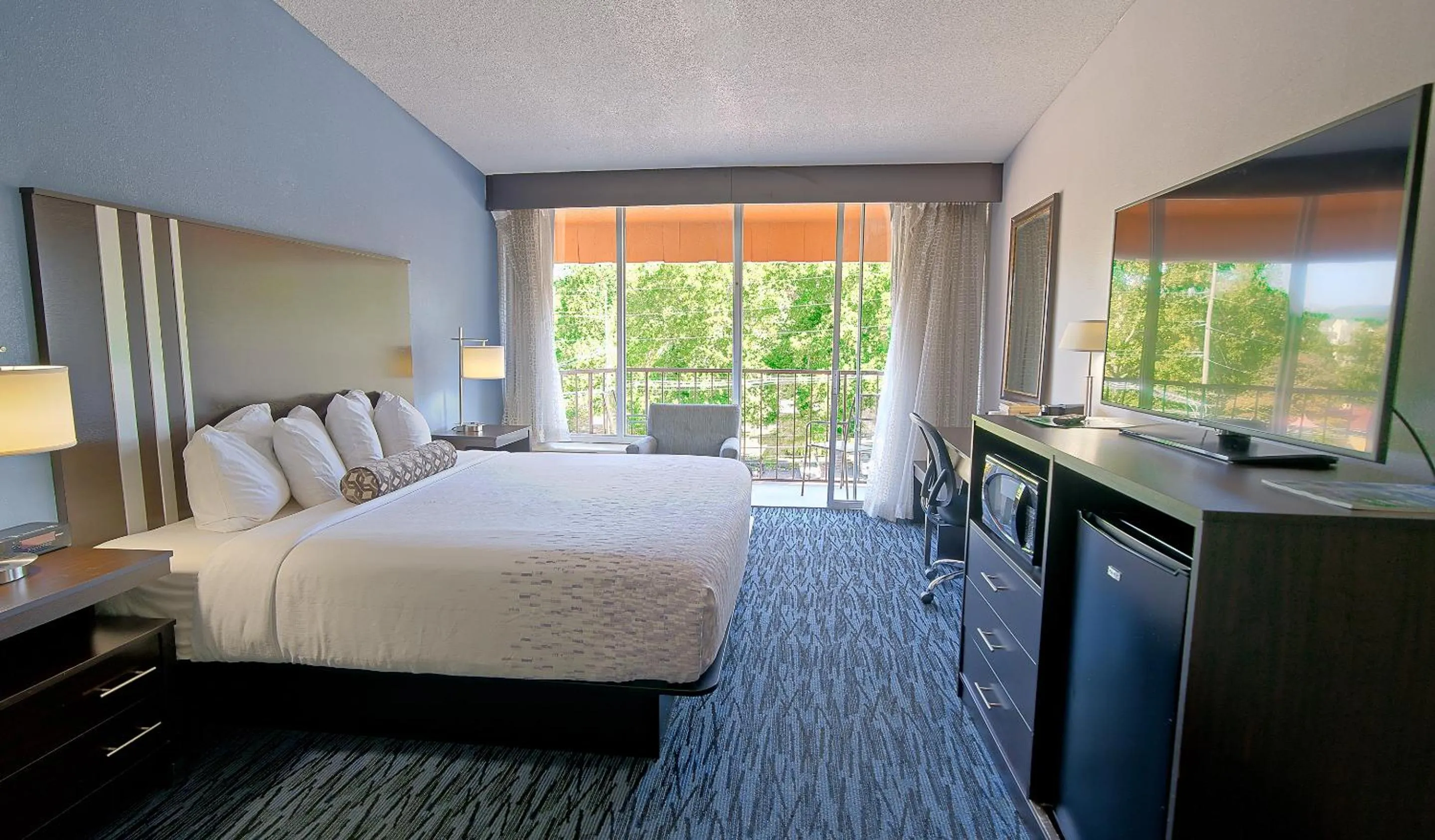 King Room with Balcony in Glenstone Lodge