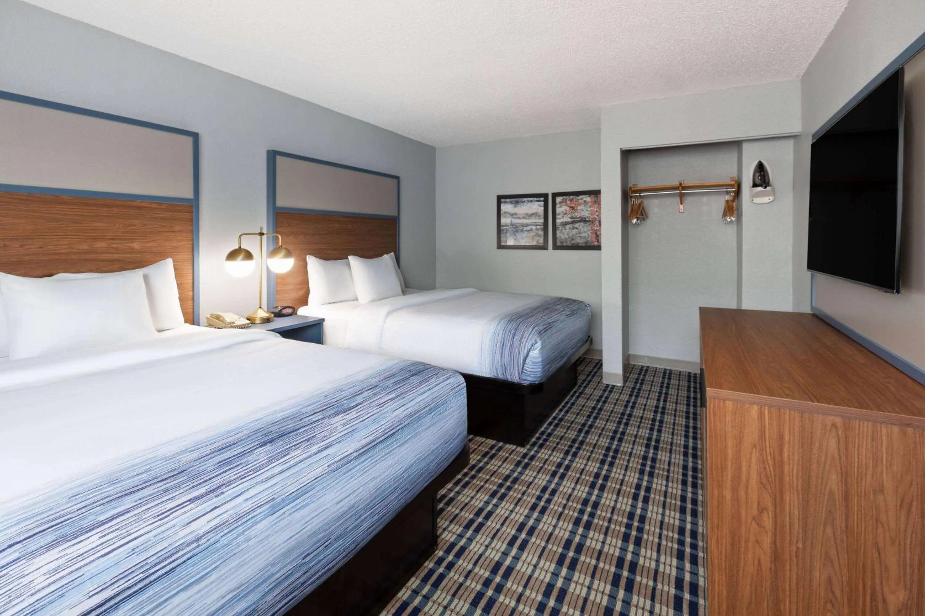 One-Bedroom Suite with Two Queen Beds, Non-Smoking in AmericInn by Wyndham Grinnell