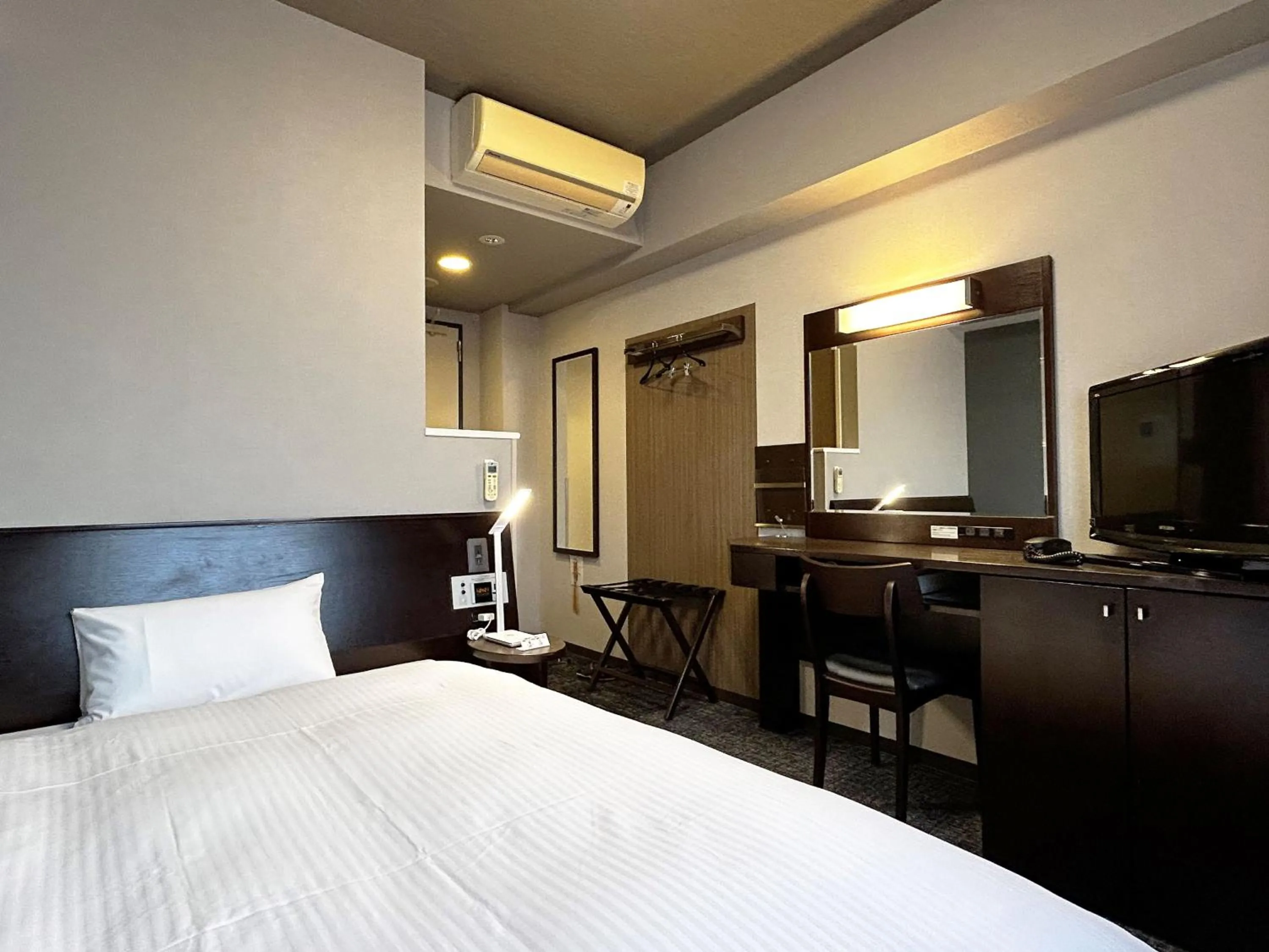 Single Room - single occupancy - High Floor - Non-Smoking in Hotel Route-Inn Marugame