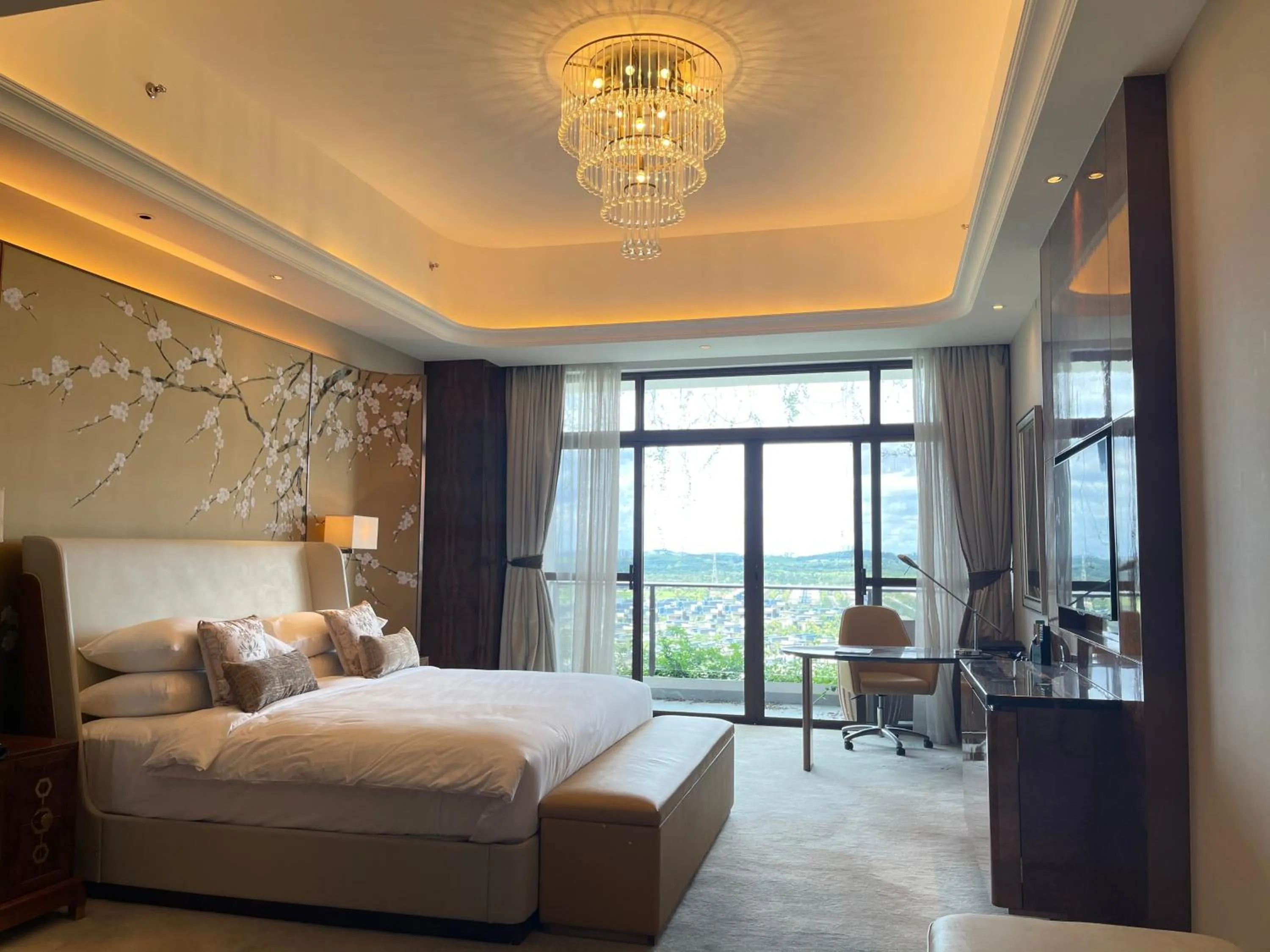 Panorama Presidential Suite in Forest City Golf Hotel