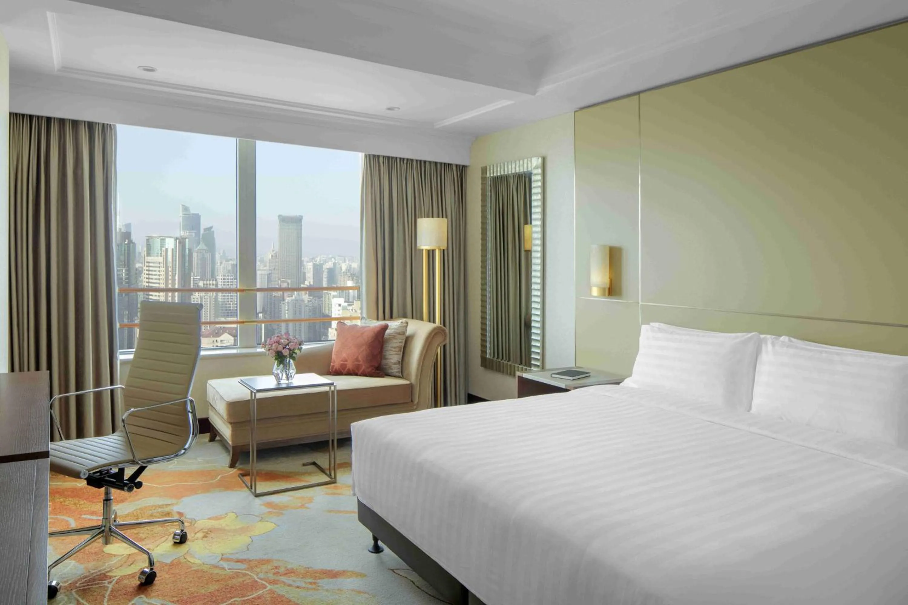 Superior Room in Radisson Blu Hotel Shanghai New World