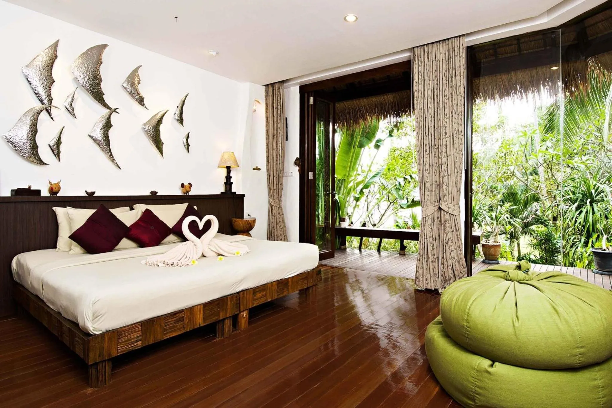 Makam Beach in Koh Tao Cabana