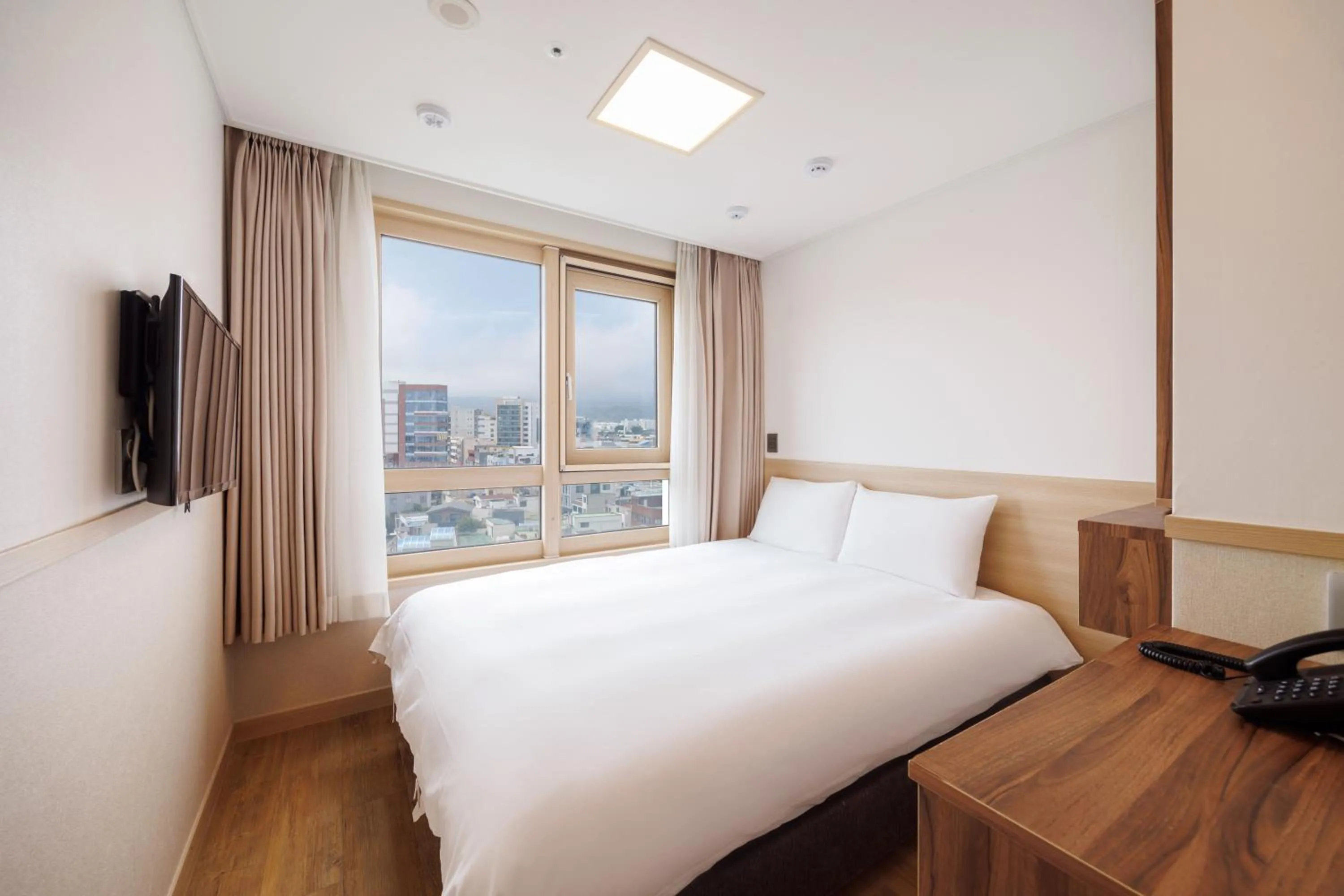 Standard Double Room - City View in Kenny Stay Jeju Seogwipo