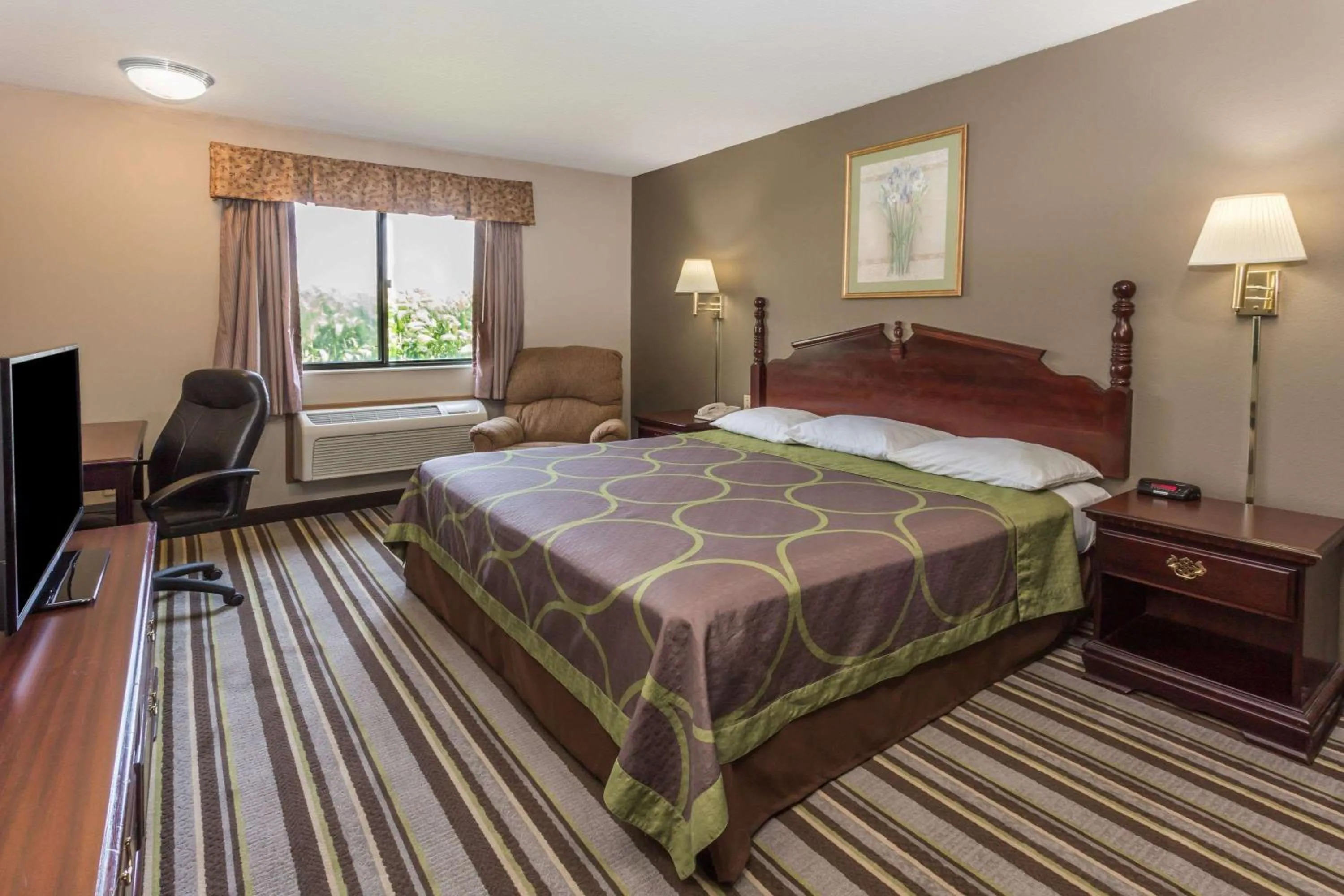 King Room - Mobility Access/Non-Smoking in Super 8 by Wyndham Yorkville