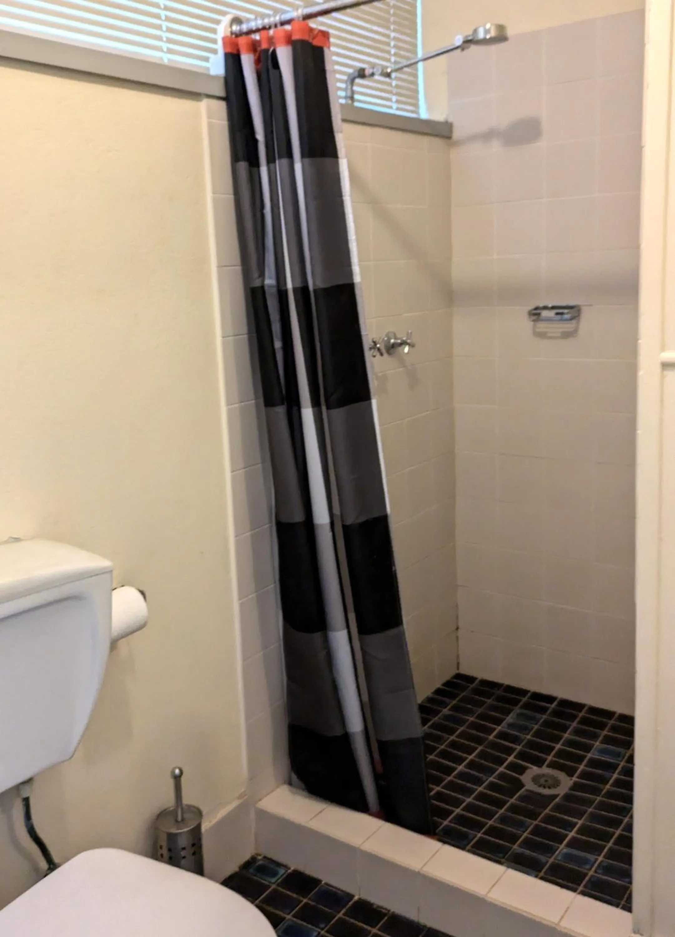 Triple Room Upstairs in The Swiss Motel