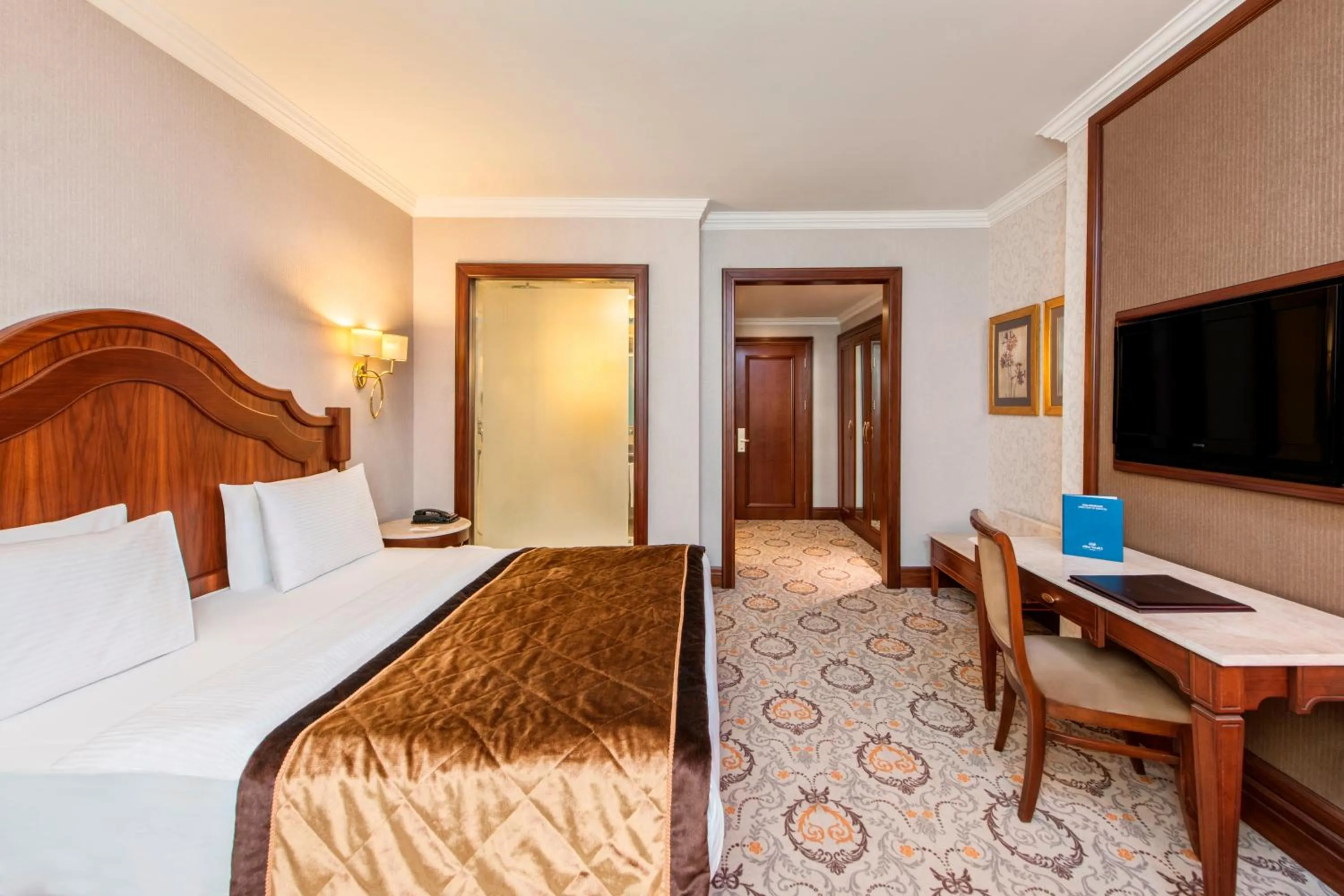 Superior Room with Queen Size Bed in Elite World Van