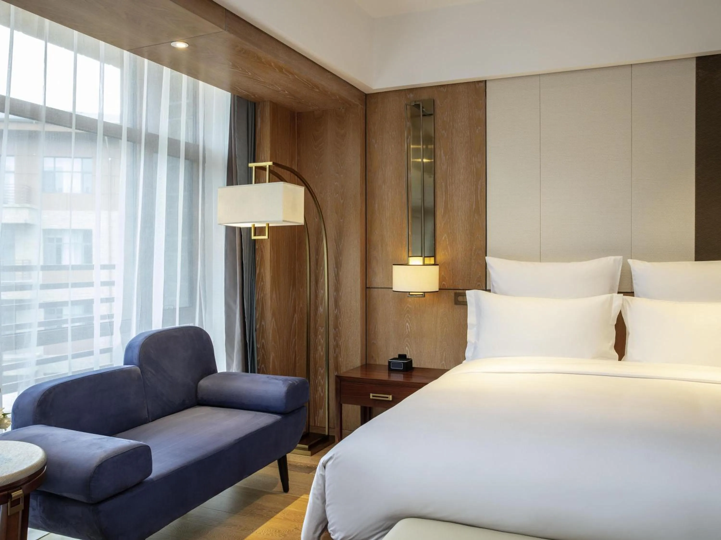 Deluxe Executive Room, Lounge Access, 1 King Size Bed, Private Balcony in Pullman Changbaishan Resort