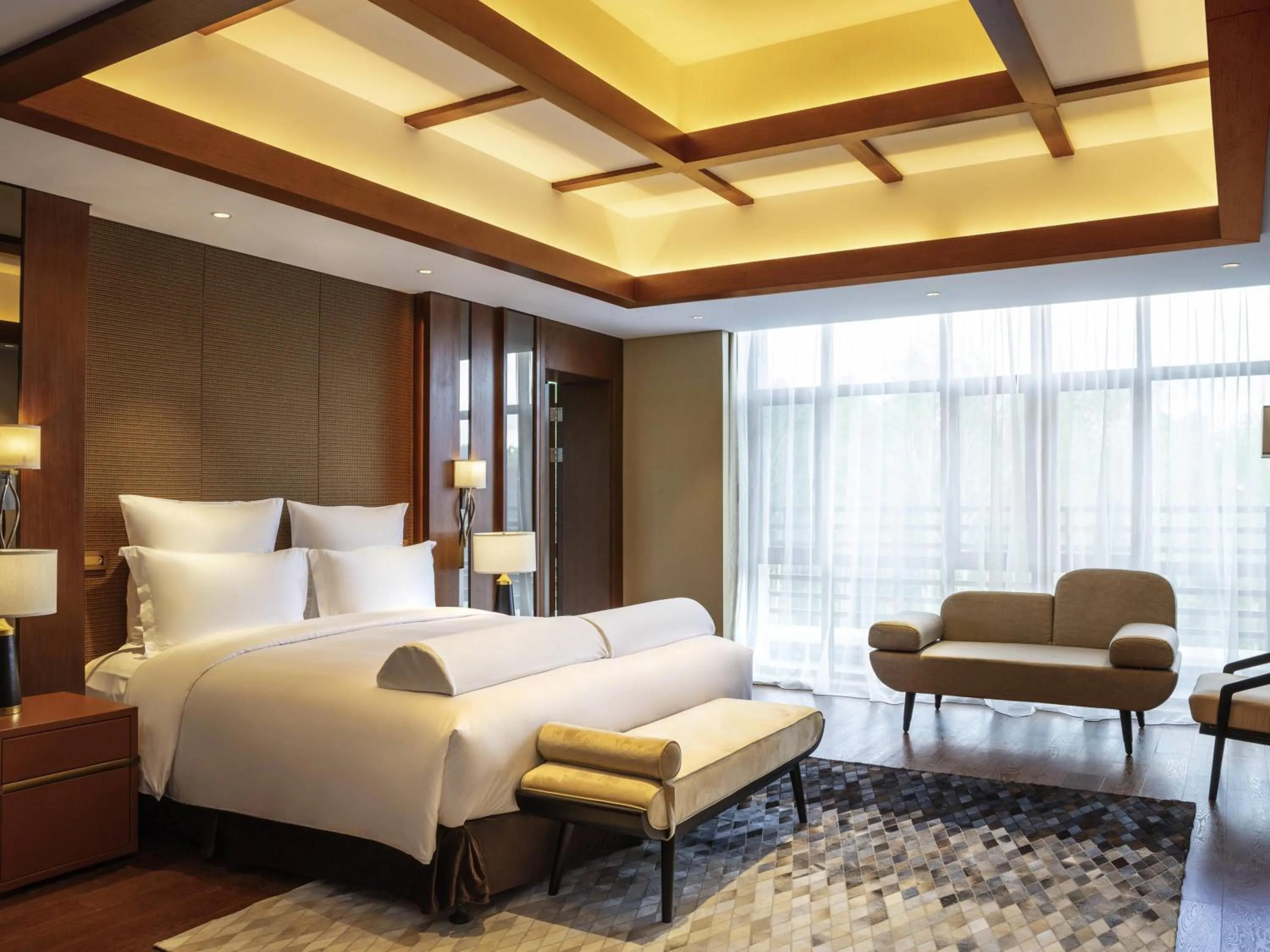 Presidential Suite with Balcony and Lounge Access in Pullman Changbaishan Resort
