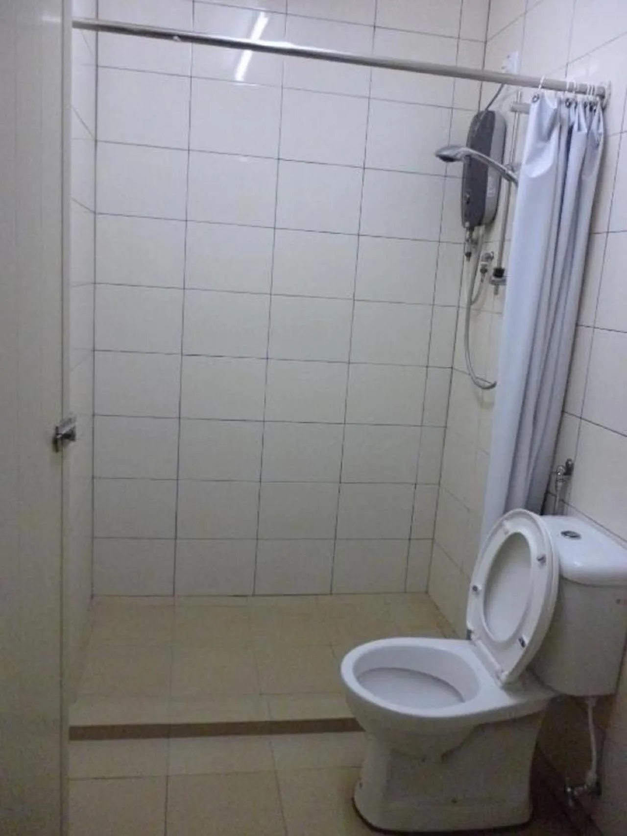 Family Room with Private Bathroom in Abby by the river