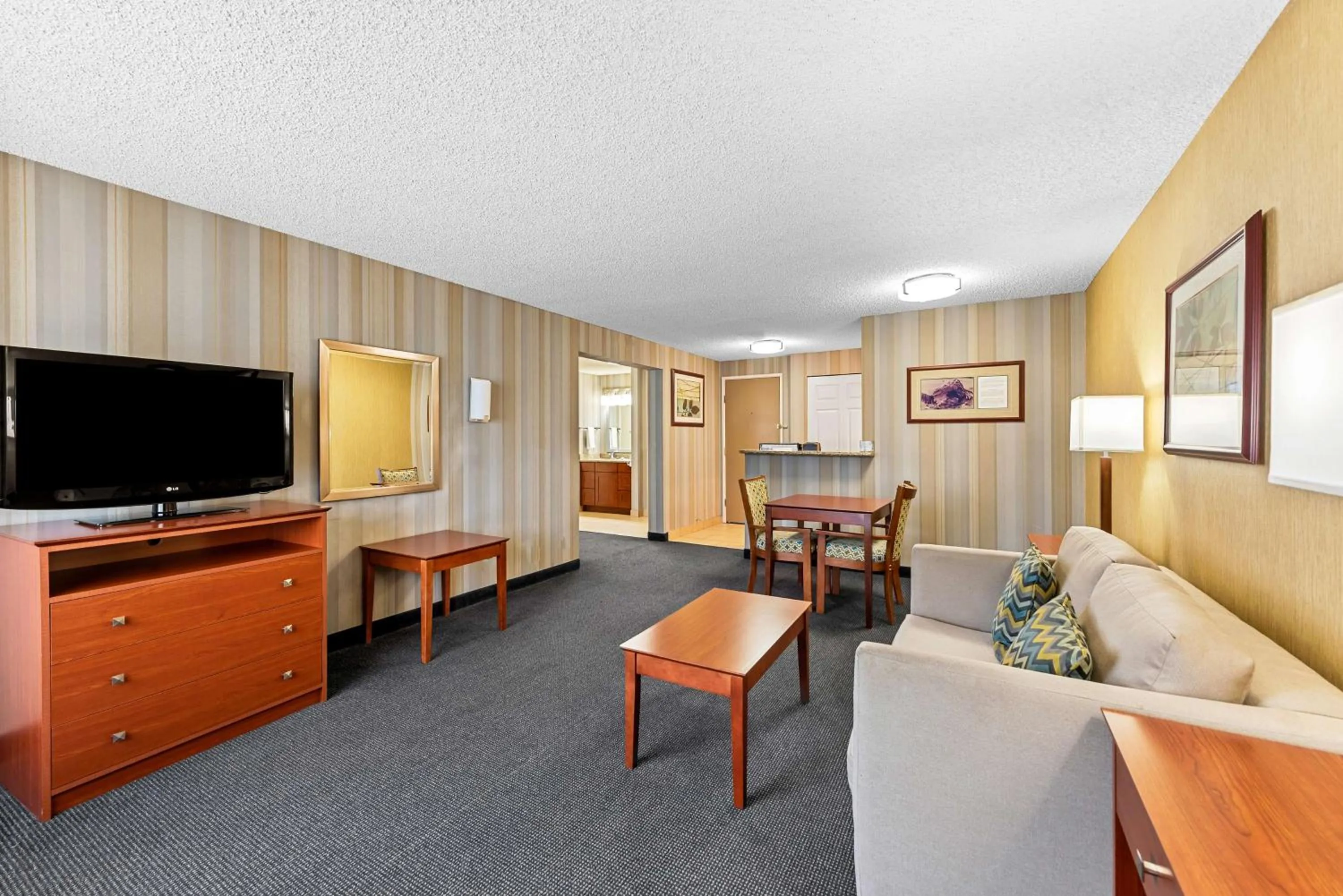 King Suite - Non-Smoking in Best Western Cascadia Inn