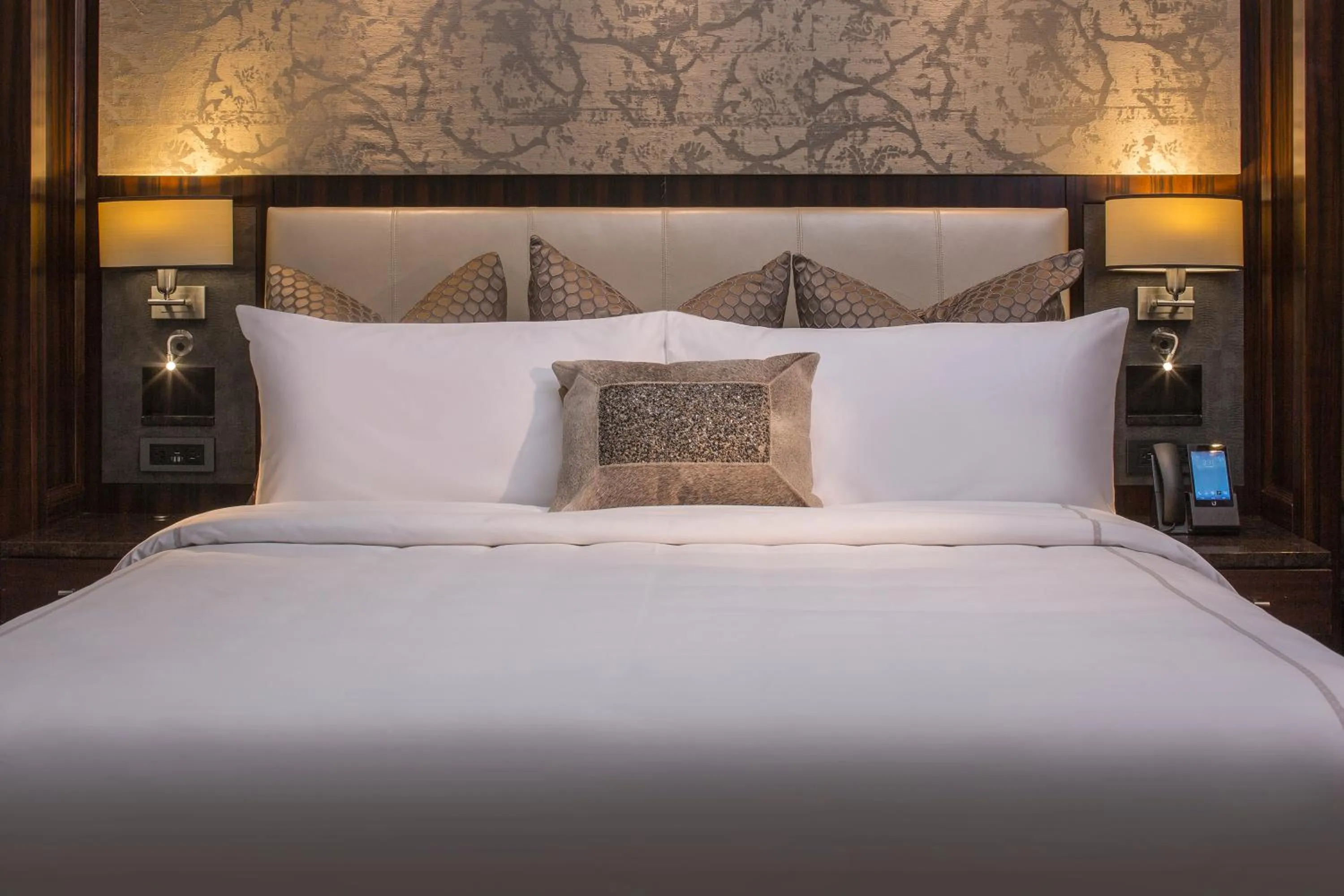 Classic Suite, Accessible in The Post Oak Hotel at Uptown Houston