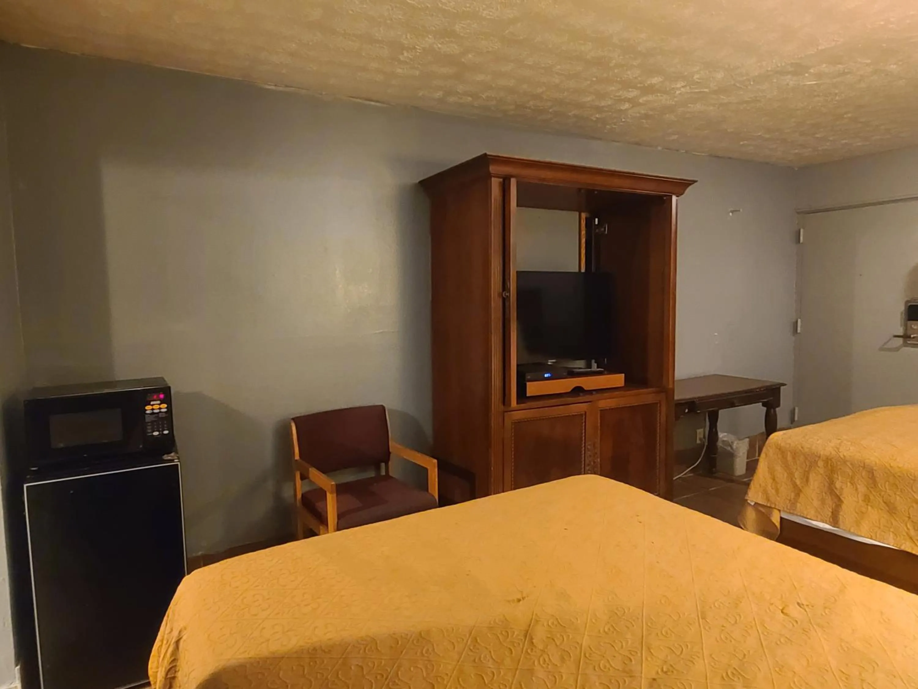Queen Room with Two Queen Beds - Smoking in Garden Inn and Extended Stay