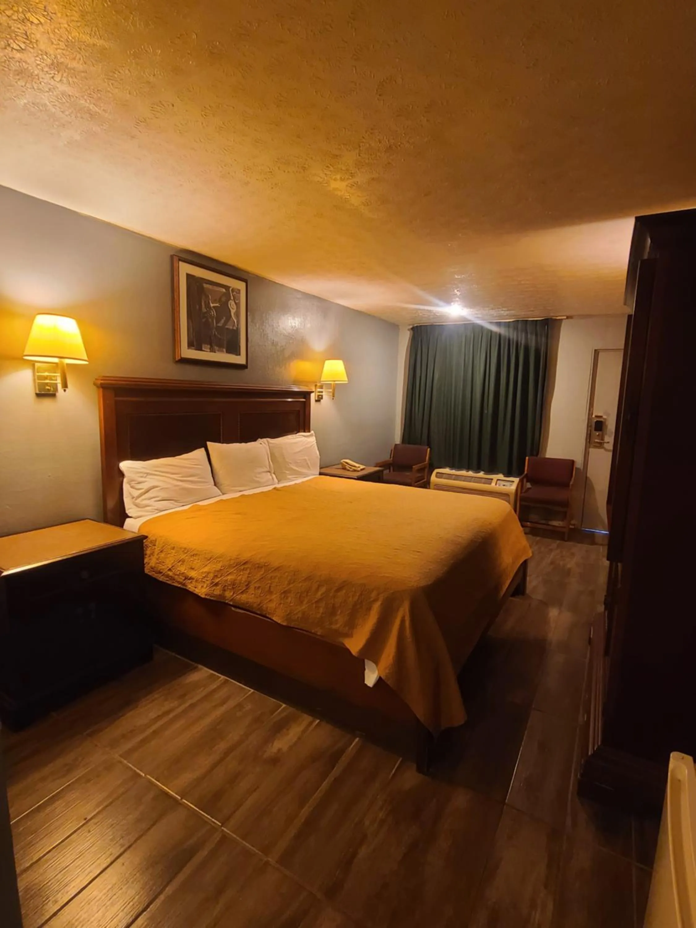 King Room - Smoking  in Garden Inn and Extended Stay