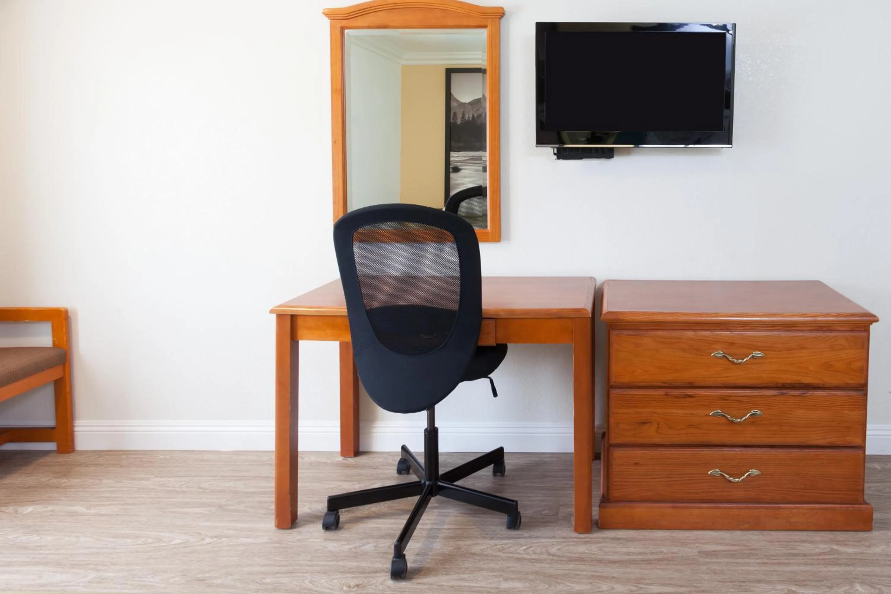 King Suite - Non-Smoking in Super 8 by Wyndham Santa Clarita/Valencia