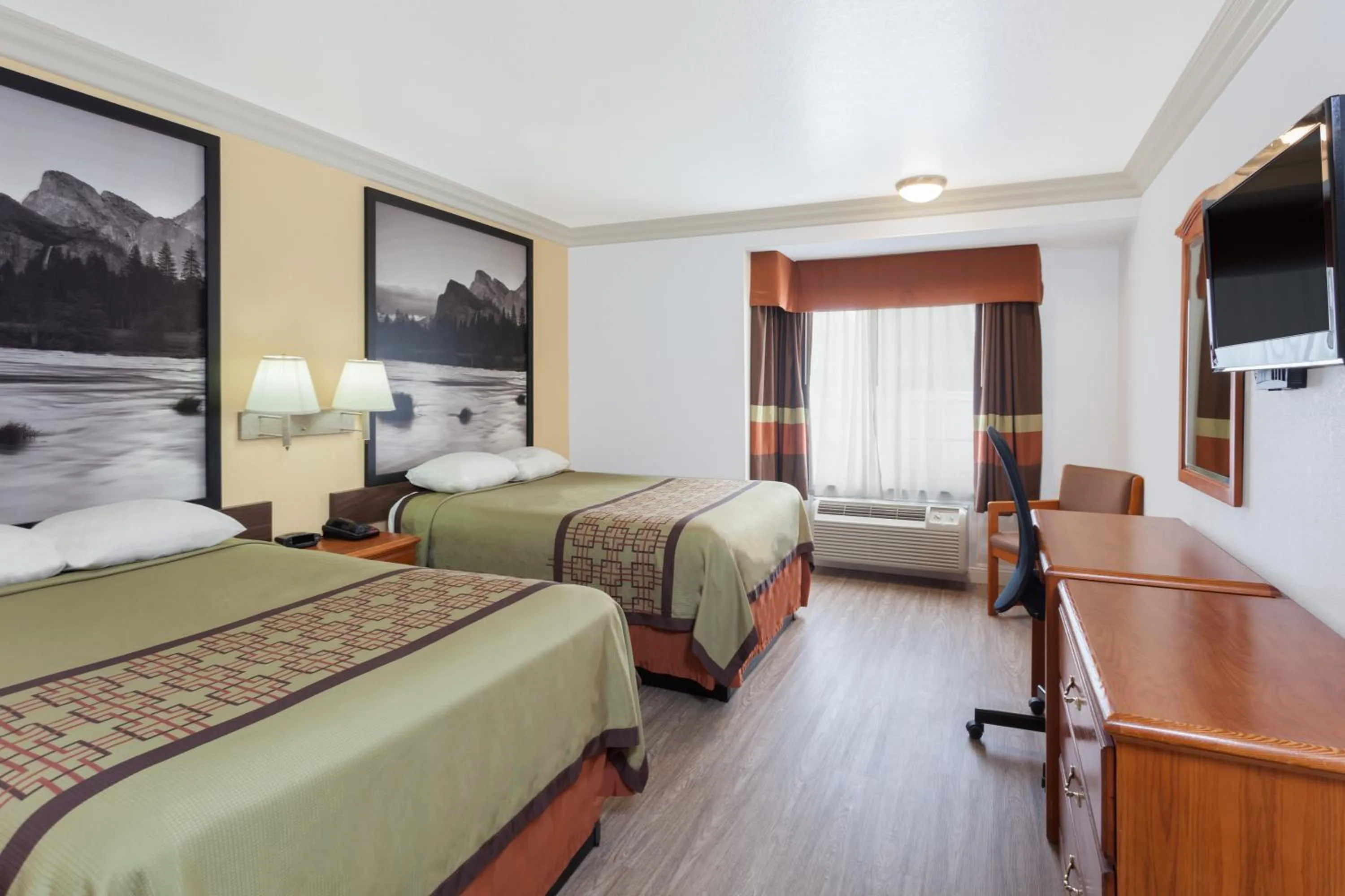 Two Double Beds - Non-Smoking in Super 8 by Wyndham Santa Clarita/Valencia