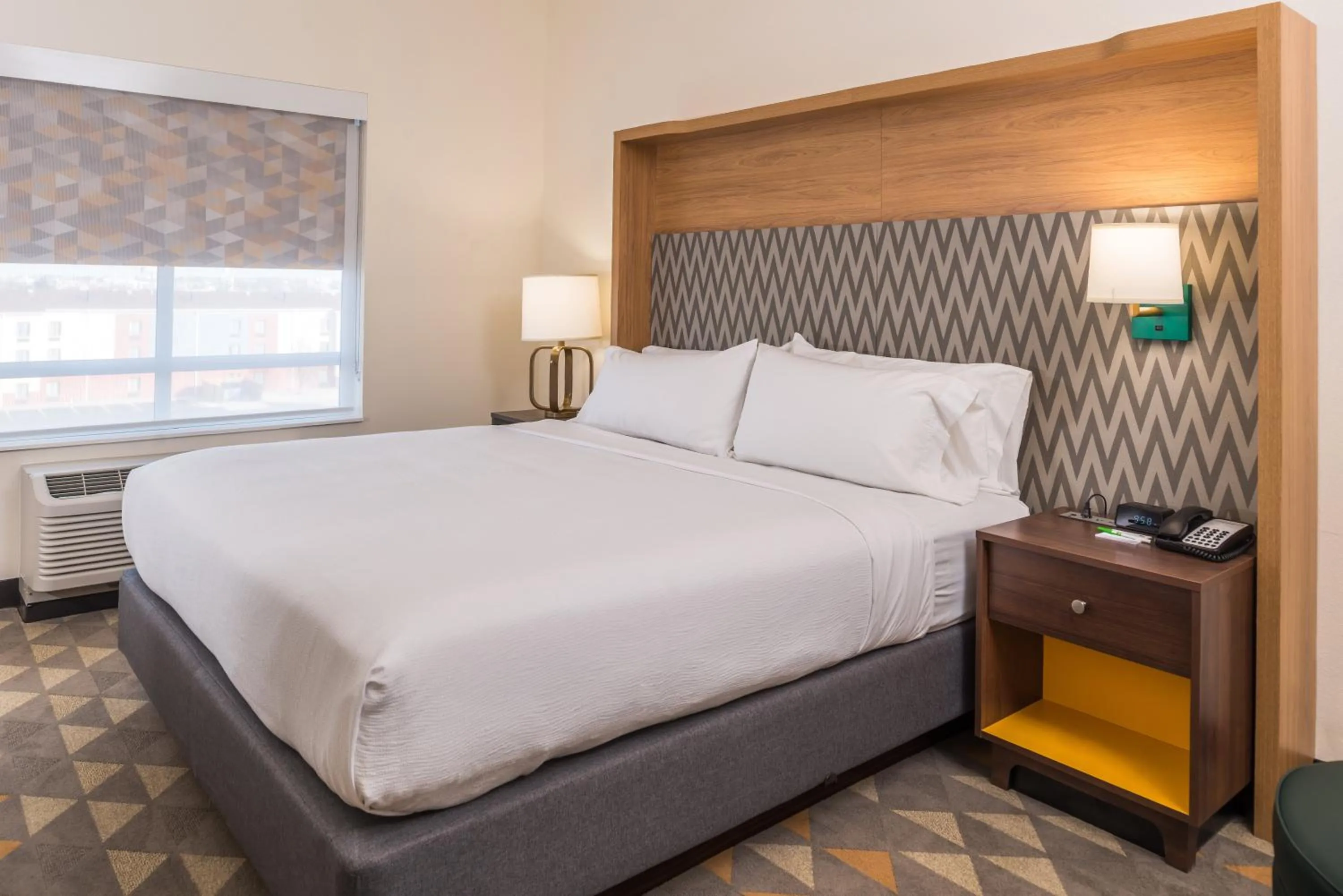 Deluxe King Room - Hearing Accessible with Bath Tub/Non-Smoking in Holiday Inn Joplin by IHG